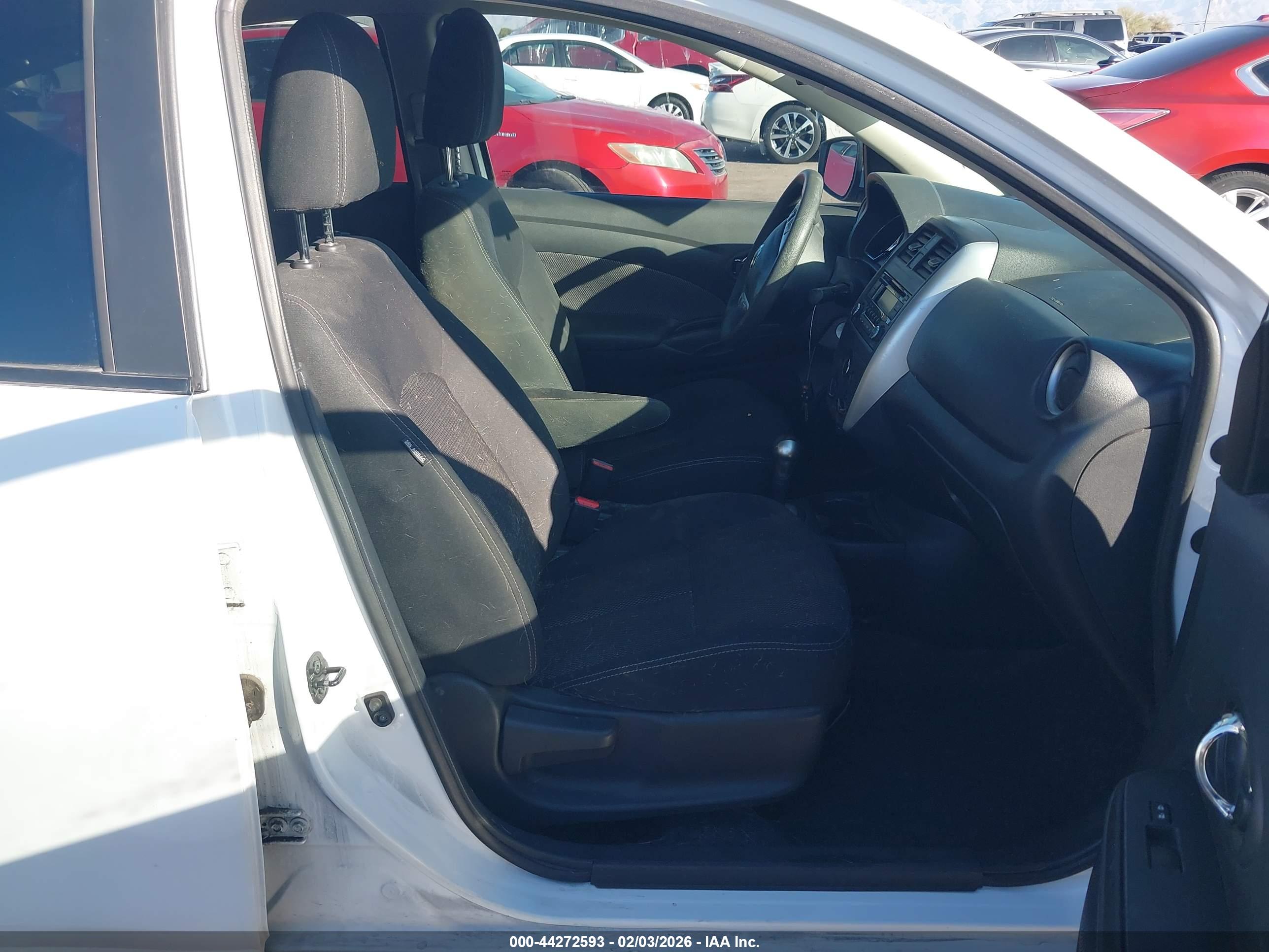 NISSAN VERSA image 5
