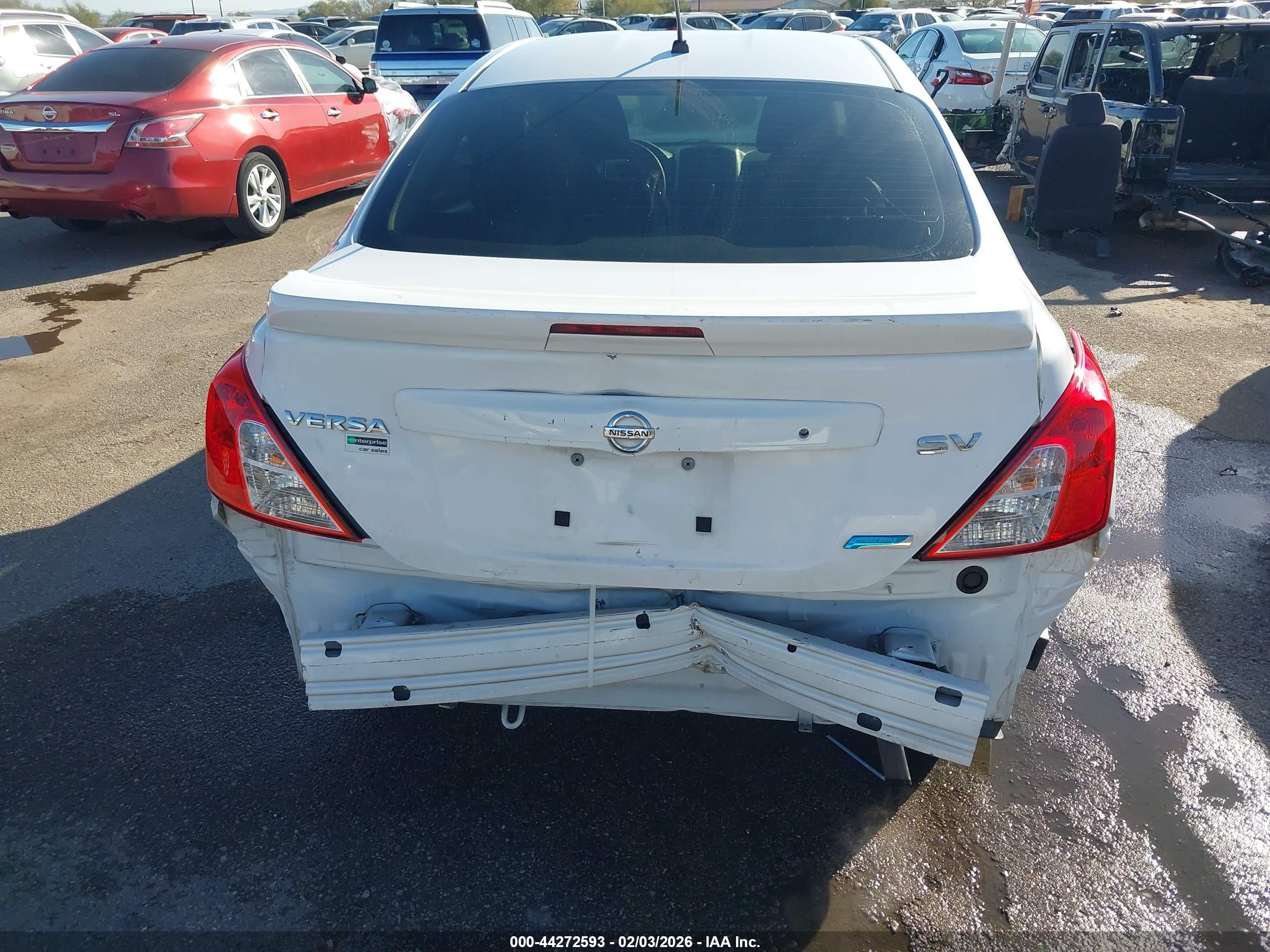 NISSAN VERSA image 6