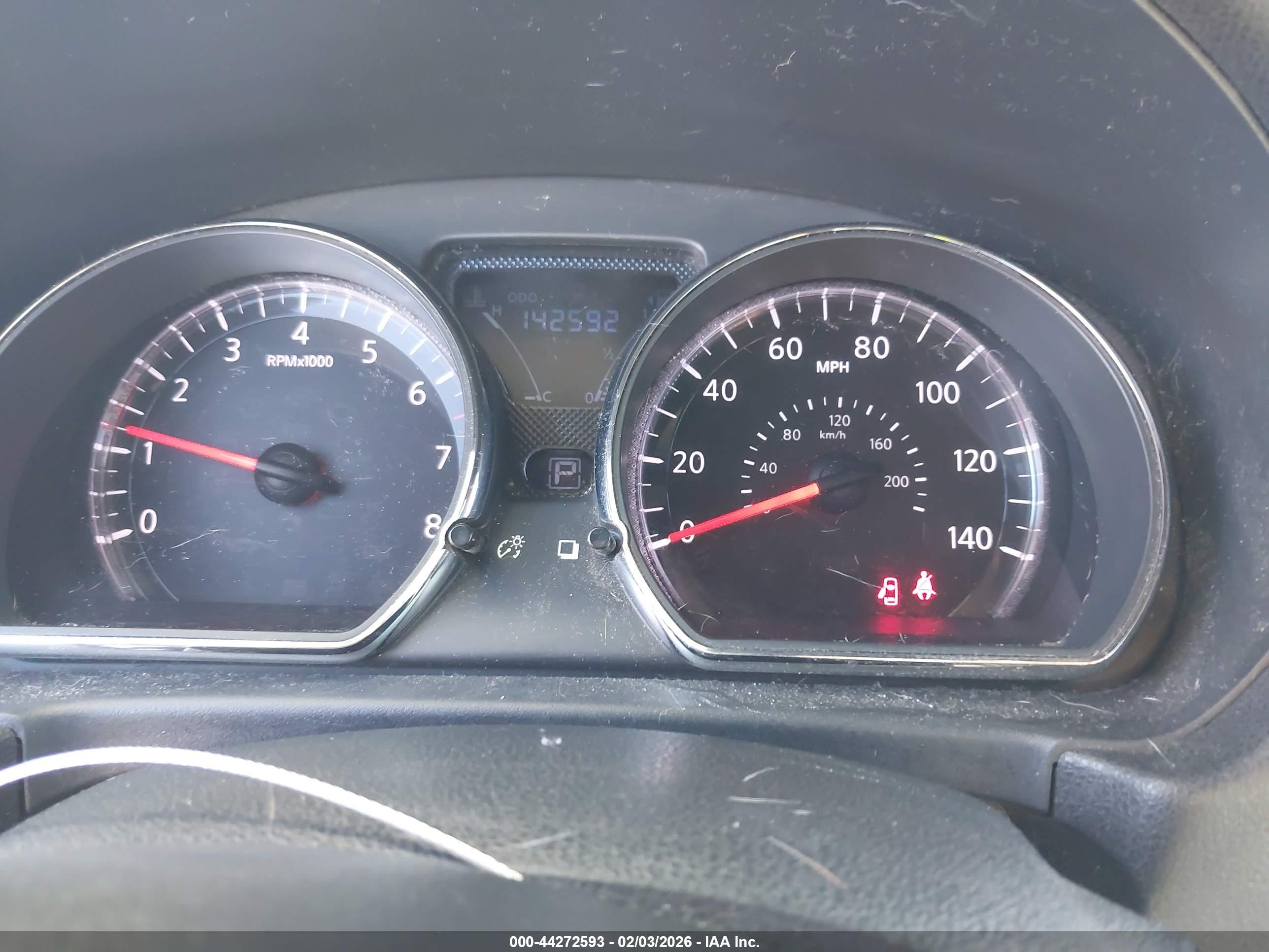 NISSAN VERSA image 7