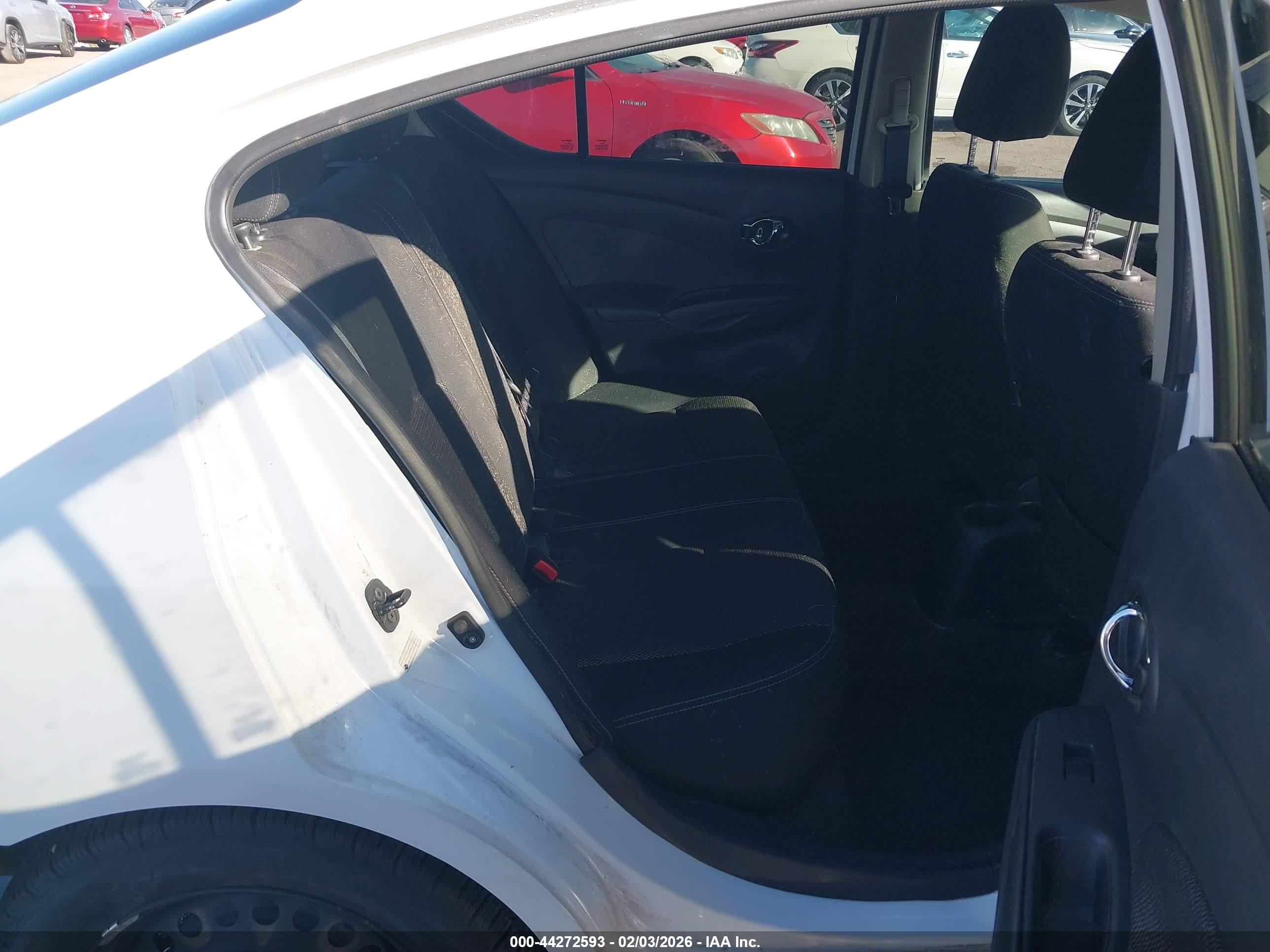 NISSAN VERSA image 8