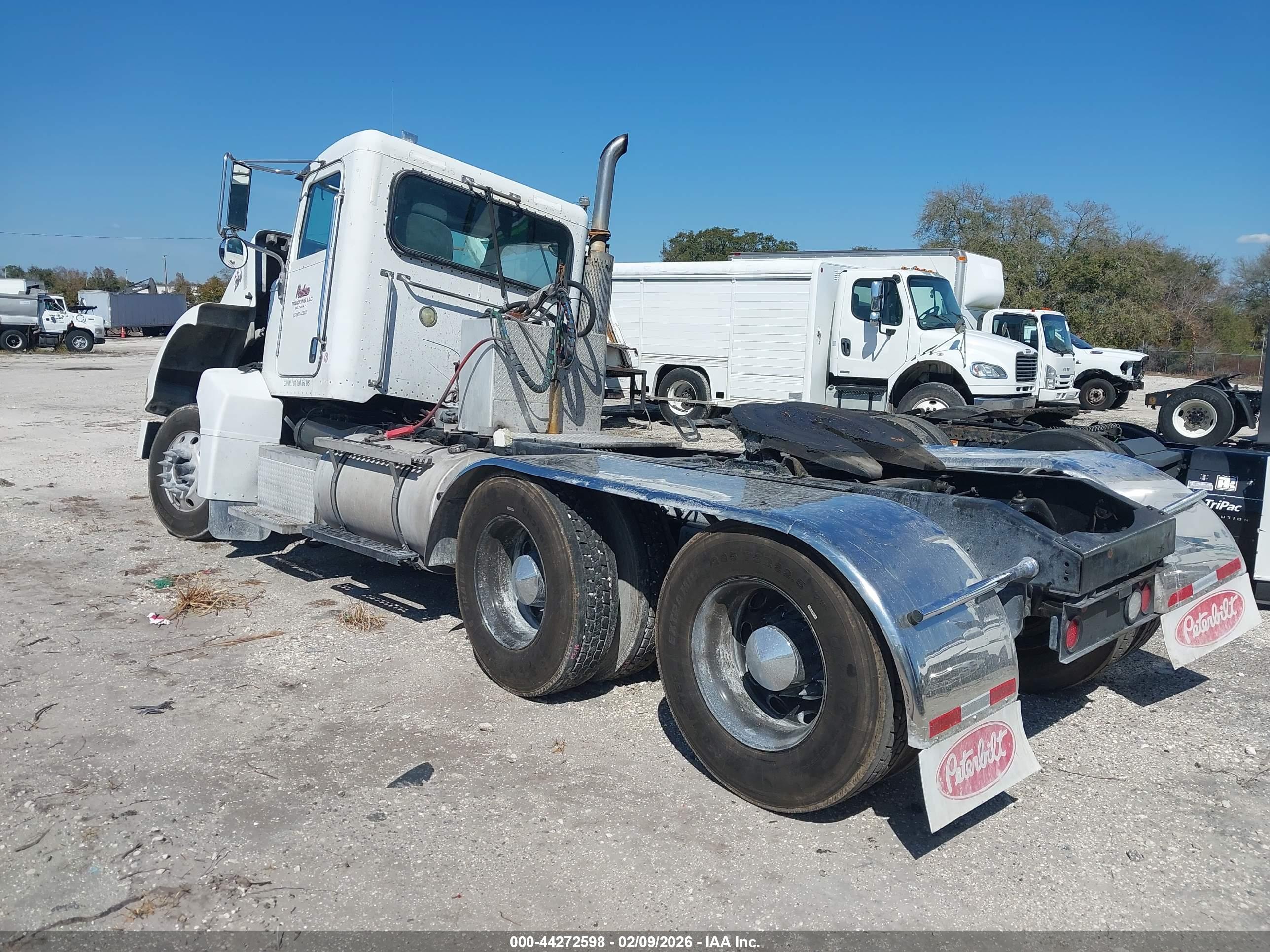 PETERBILT 385 image 3