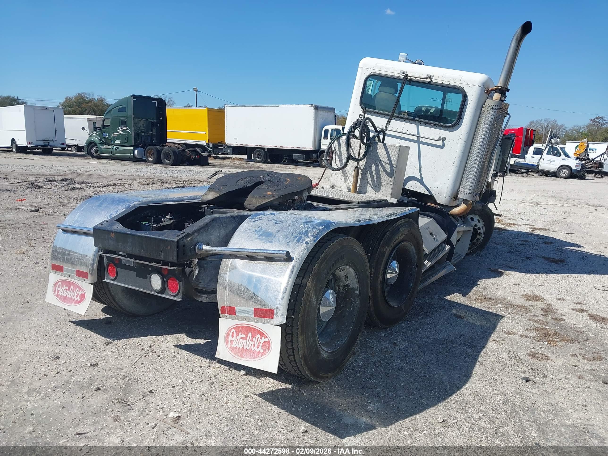 PETERBILT 385 image 4