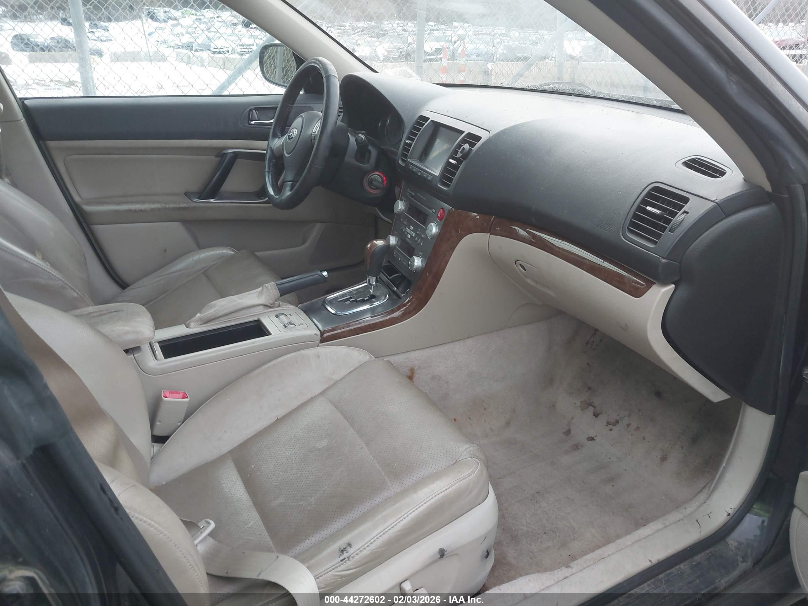 SUBARU OUTBACK image 5