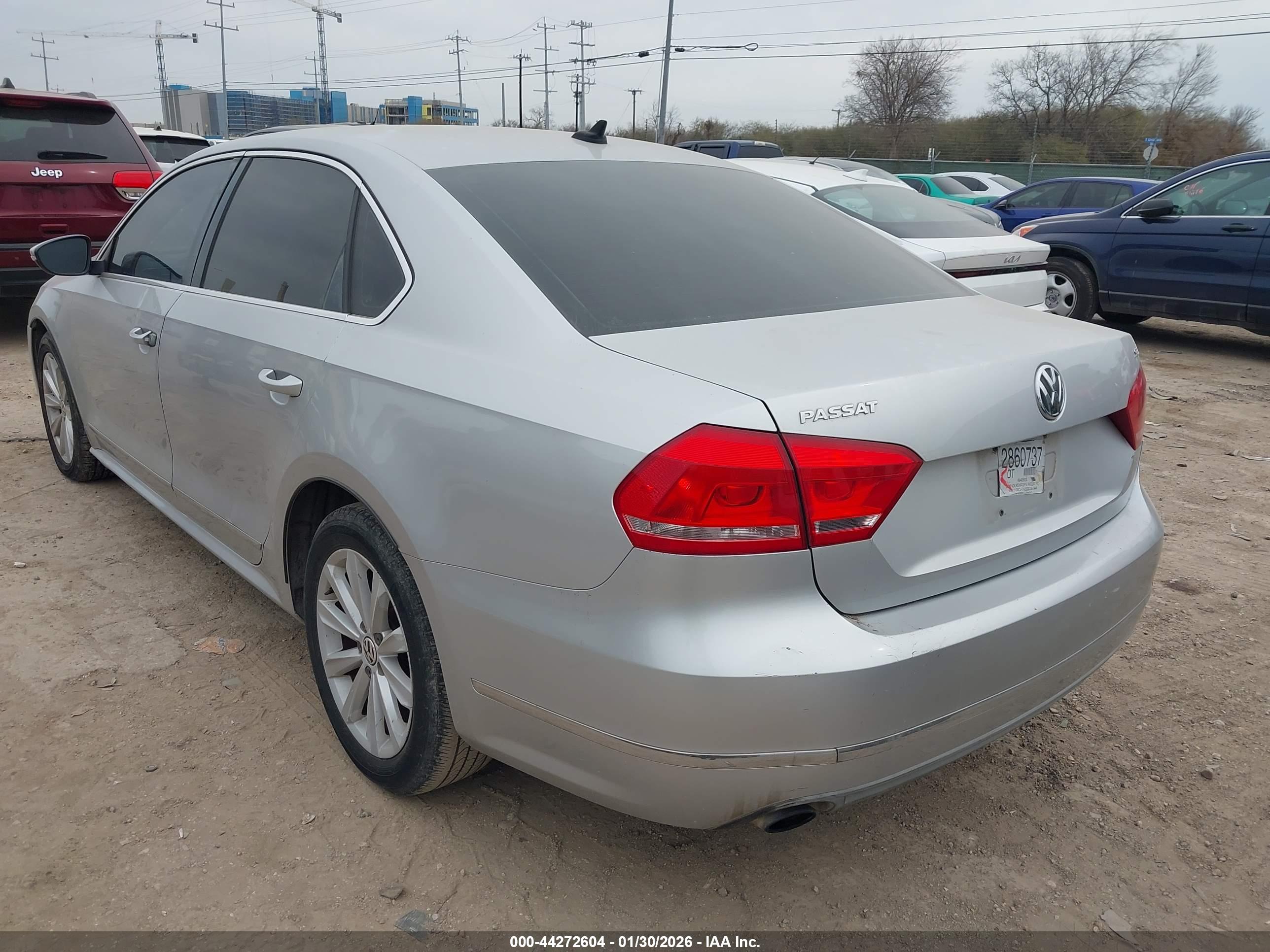 VOLKSWAGEN PASSAT image 3