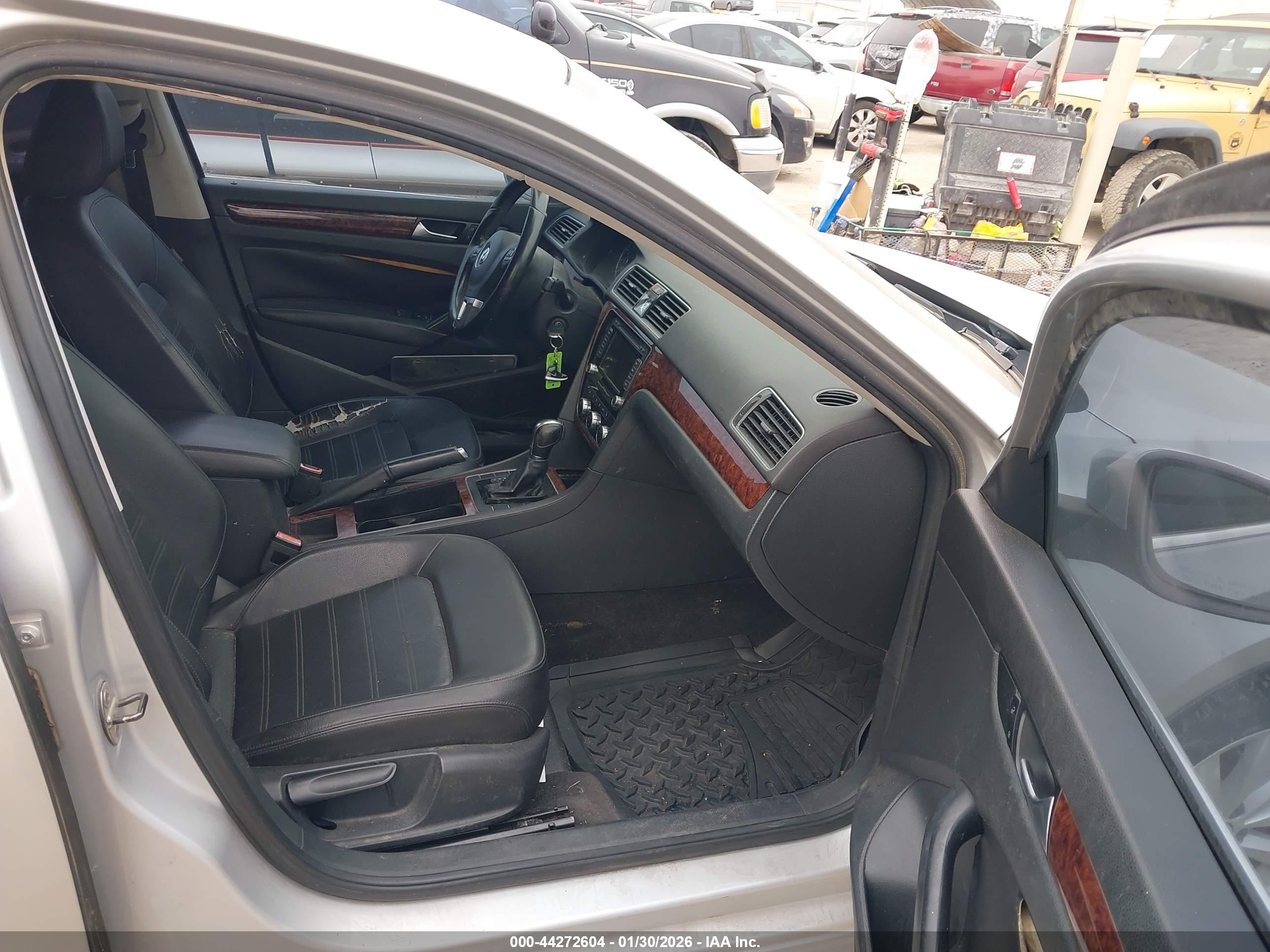 VOLKSWAGEN PASSAT image 5