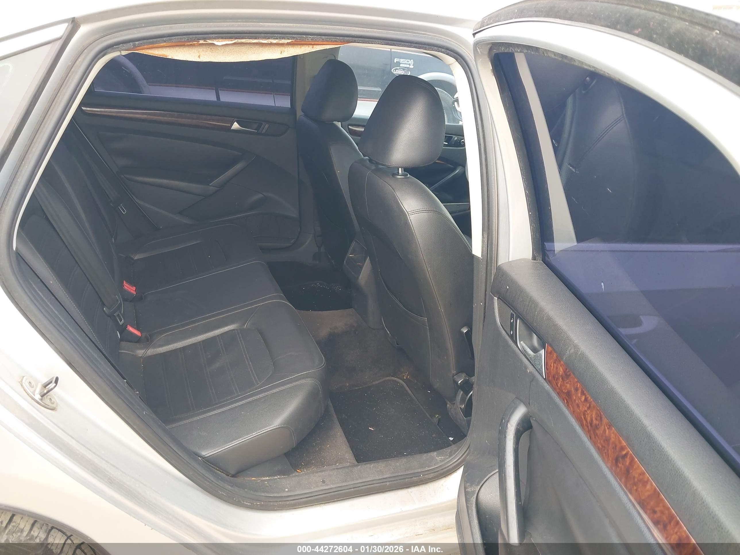 VOLKSWAGEN PASSAT image 8