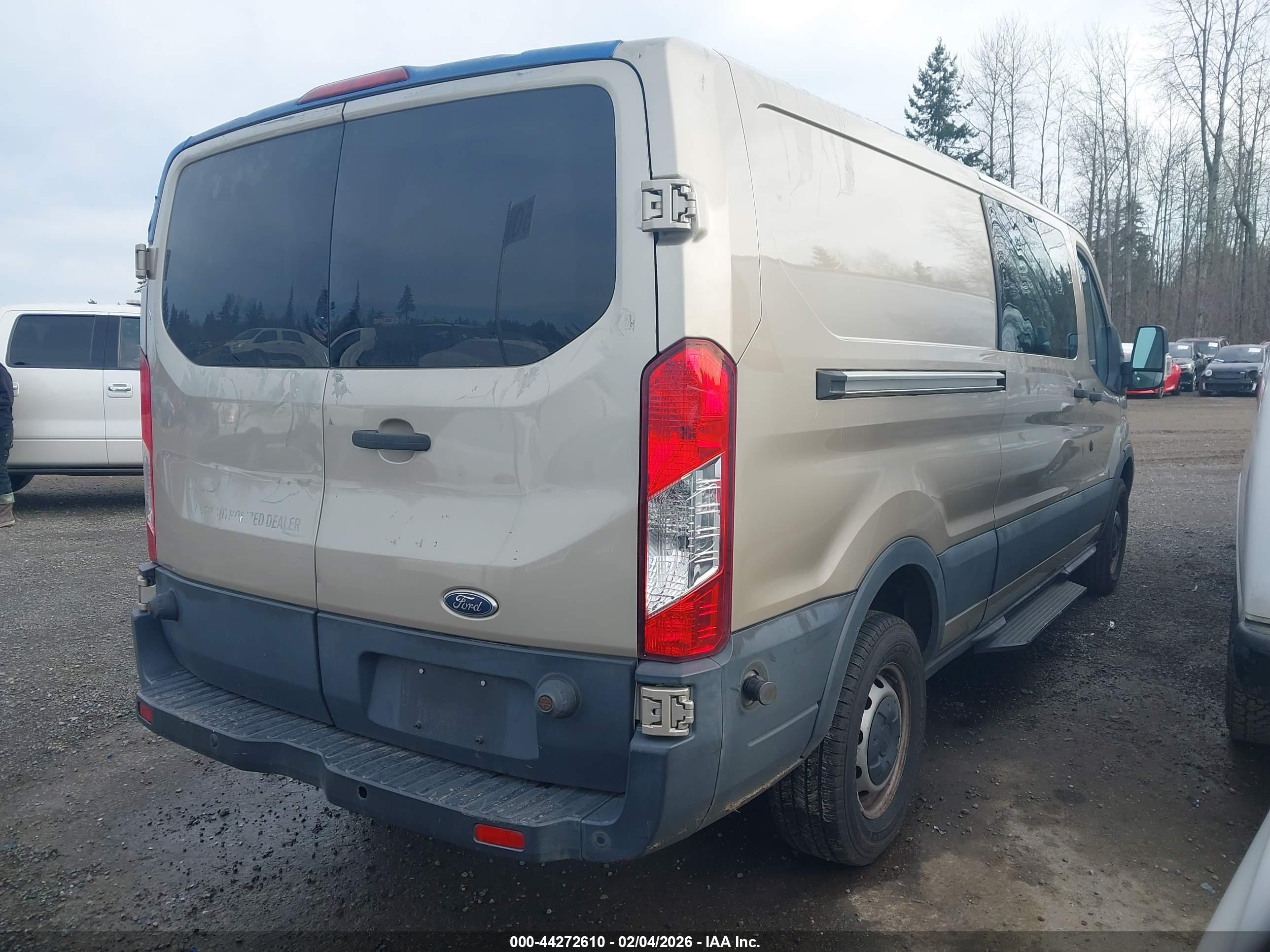 FORD TRANSIT-250 image 4