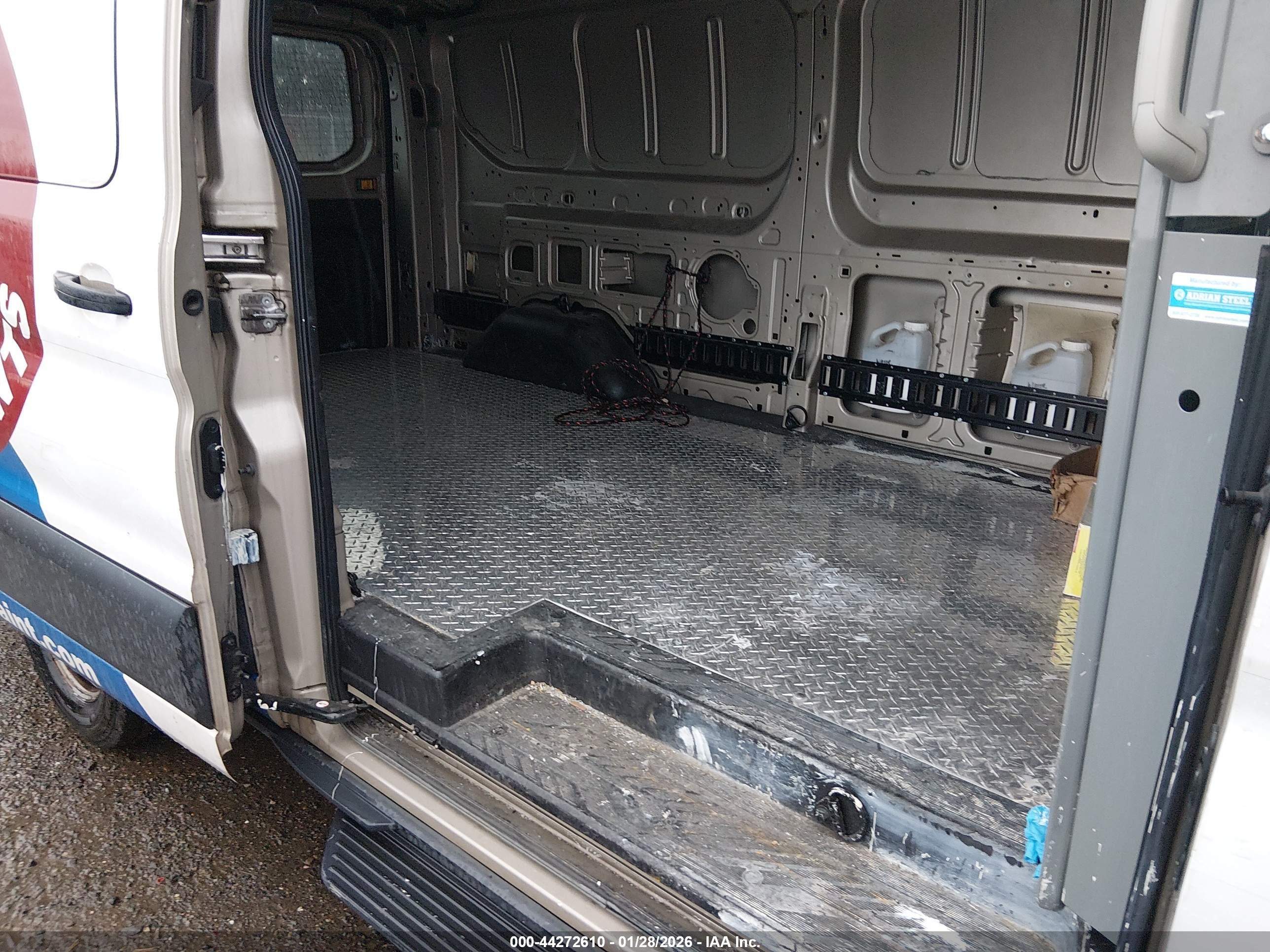 FORD TRANSIT-250 image 8