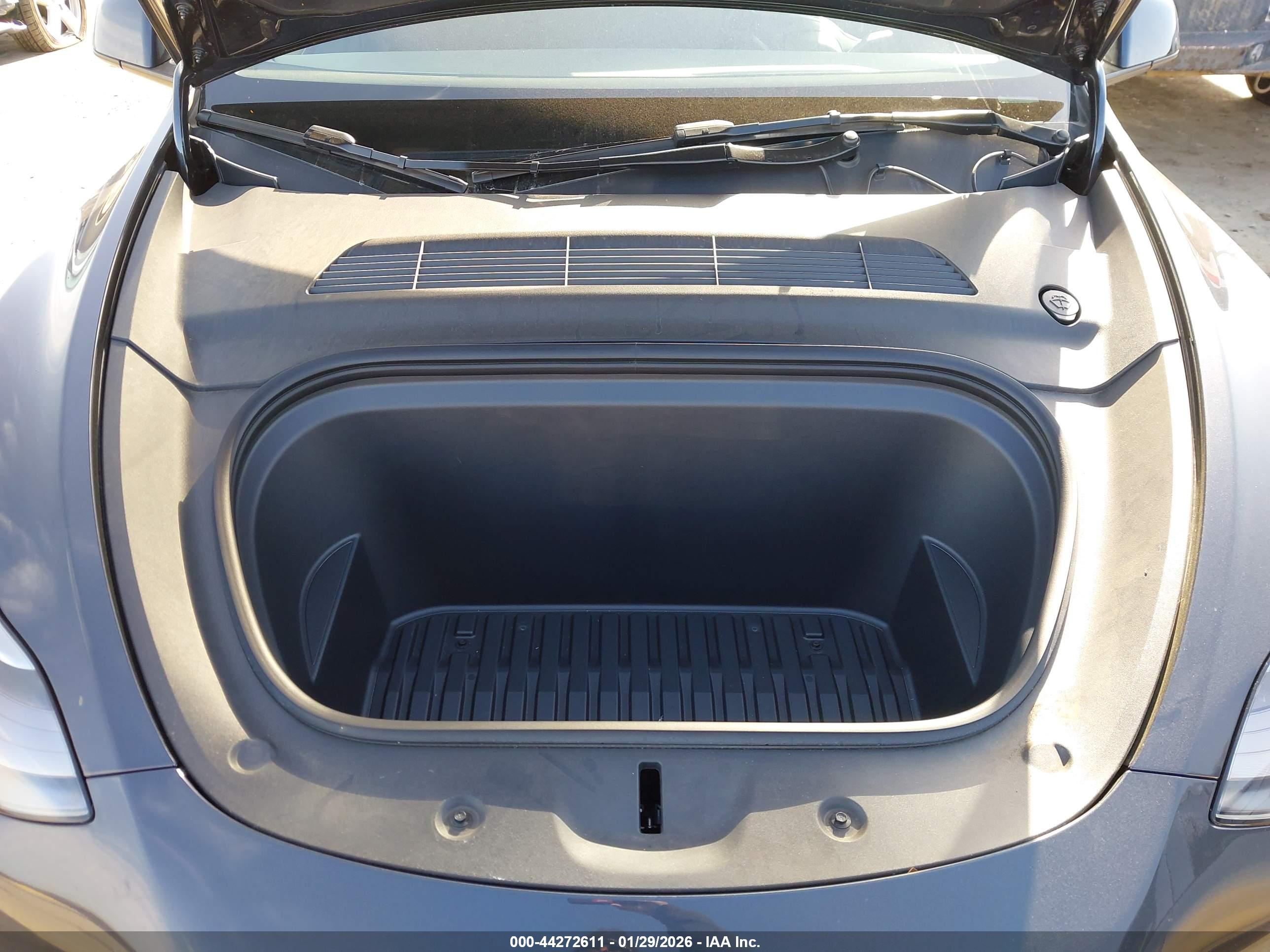 TESLA MODEL image 10