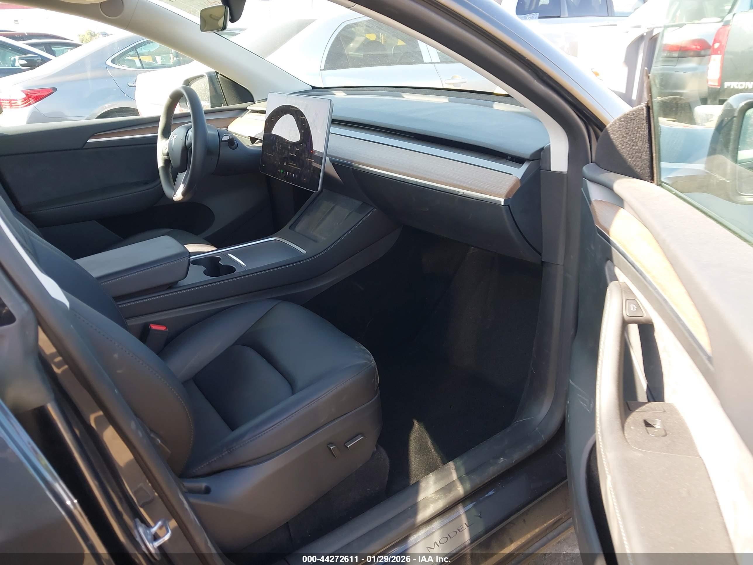 TESLA MODEL image 5