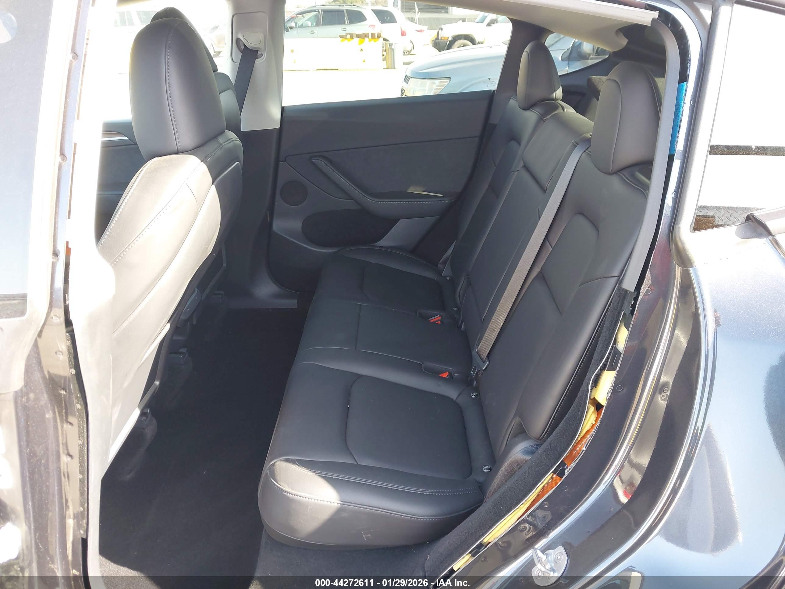 TESLA MODEL image 8