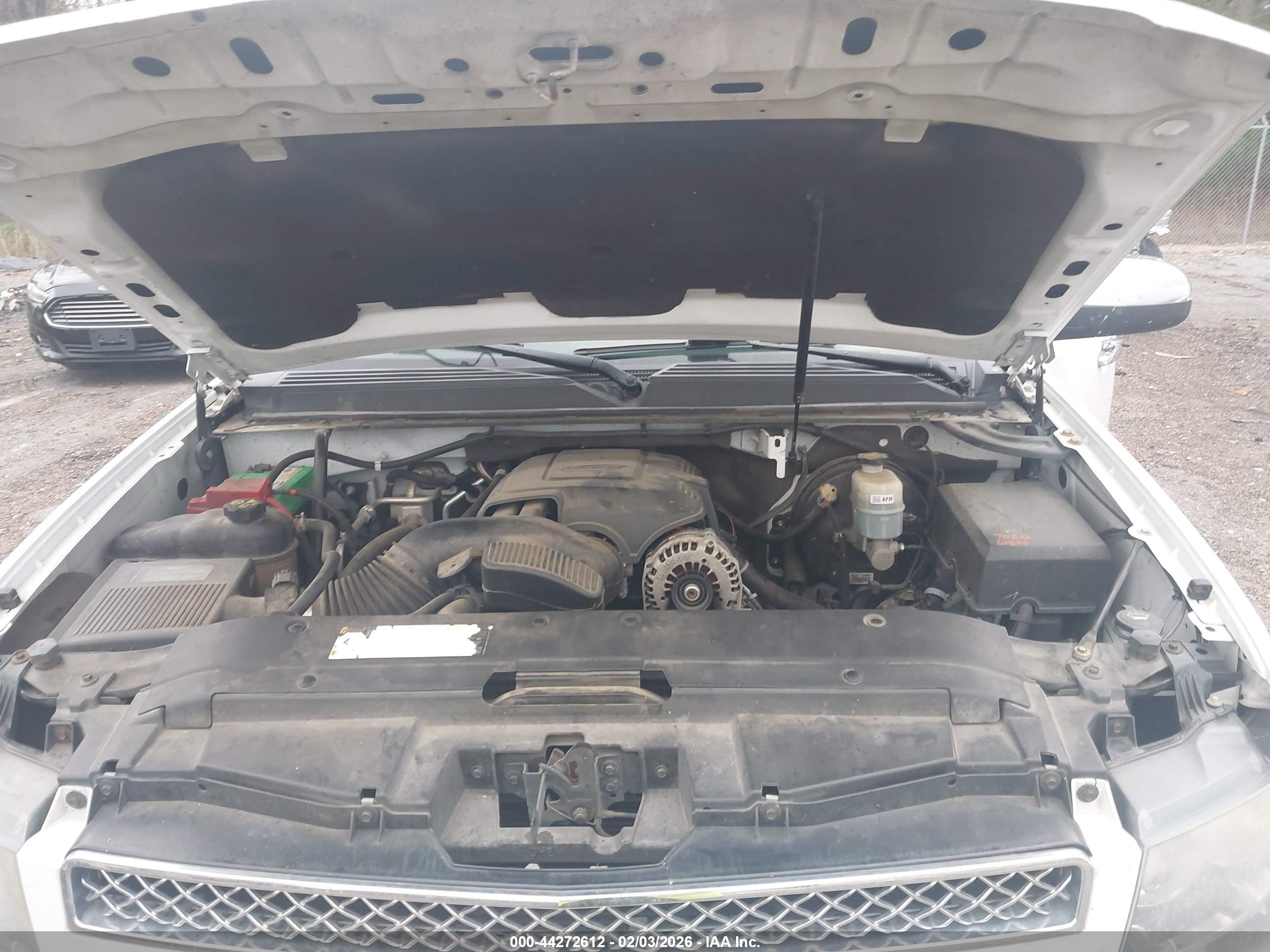 CHEVROLET SUBURBAN image 10