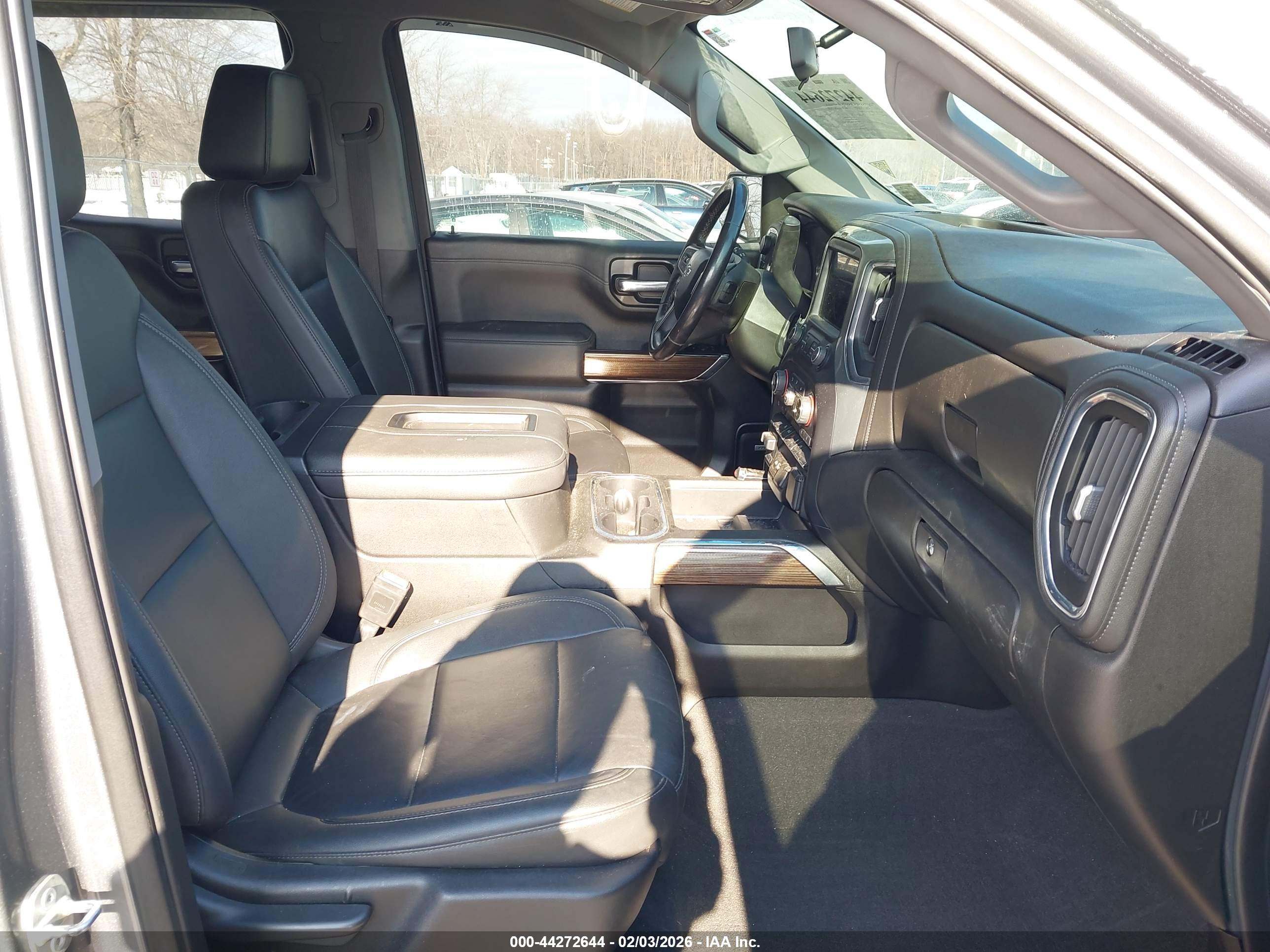 CHEVROLET SILVERADO image 5