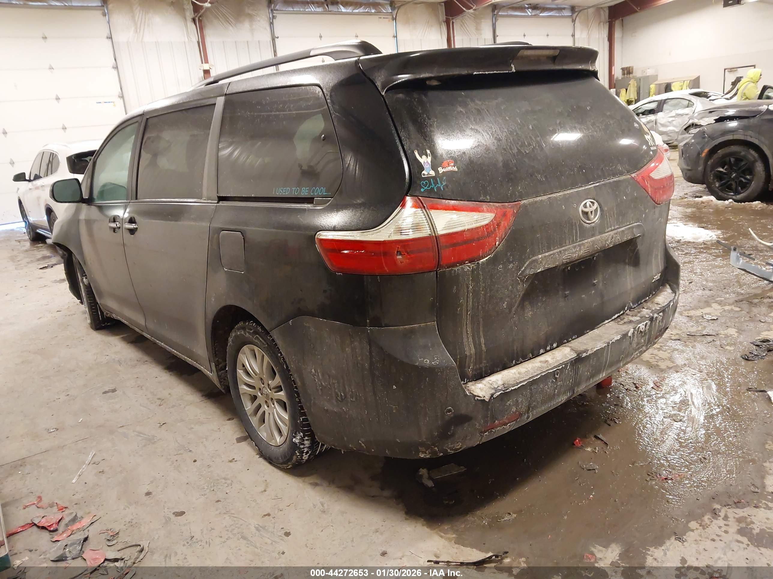 TOYOTA SIENNA image 3