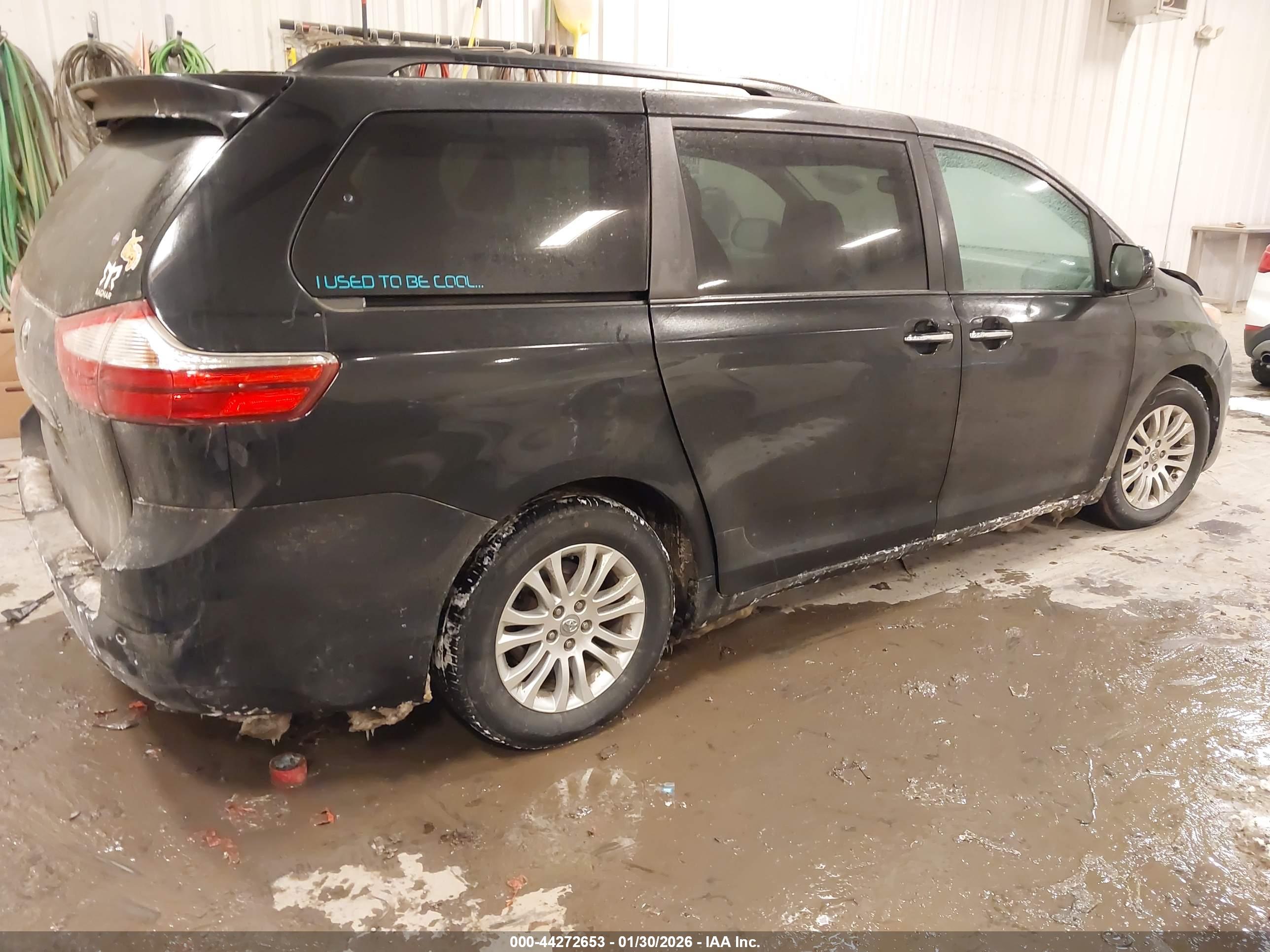 TOYOTA SIENNA image 4