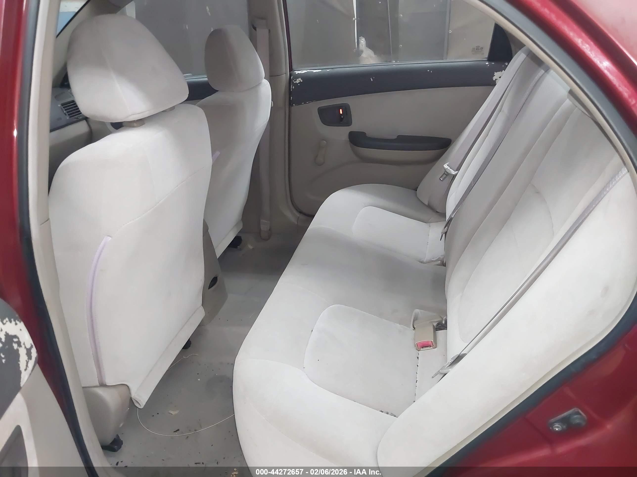 KIA SPECTRA image 8