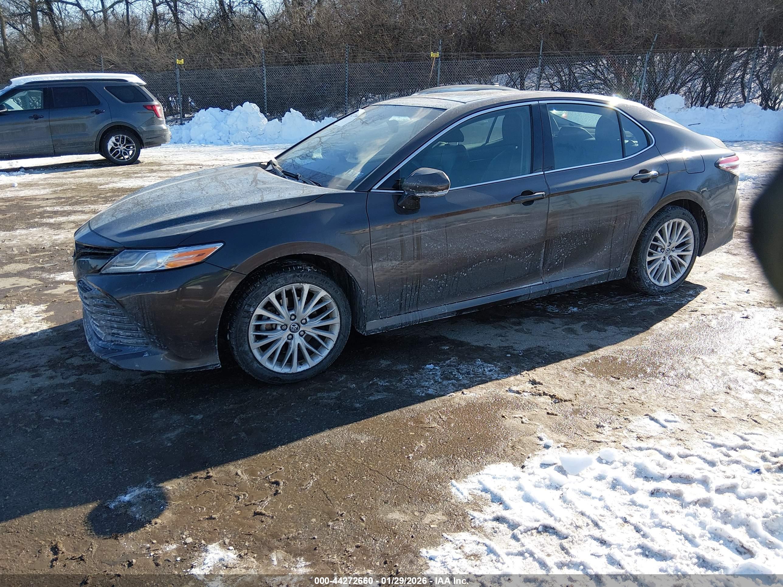 TOYOTA CAMRY image 2