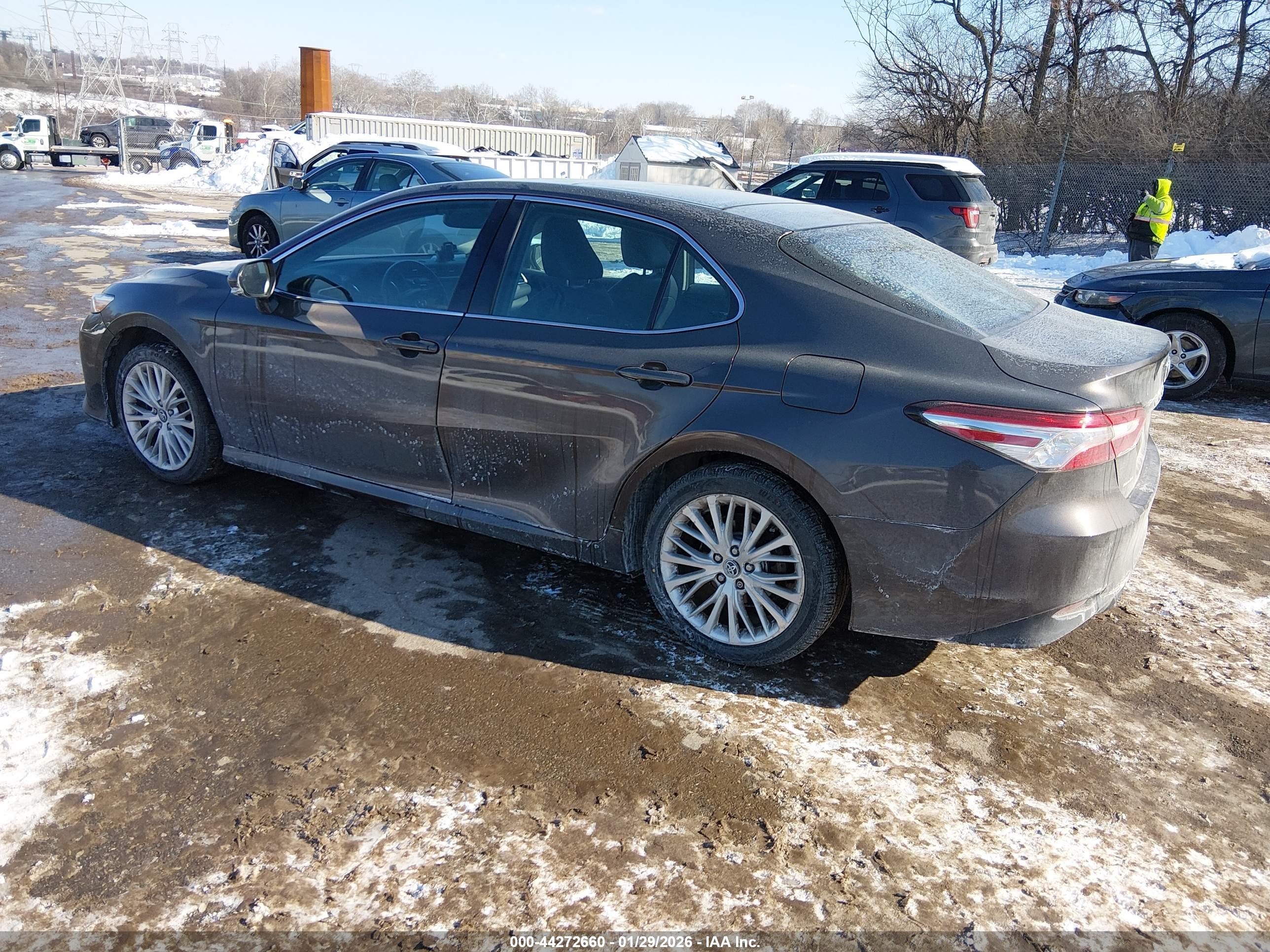 TOYOTA CAMRY image 3