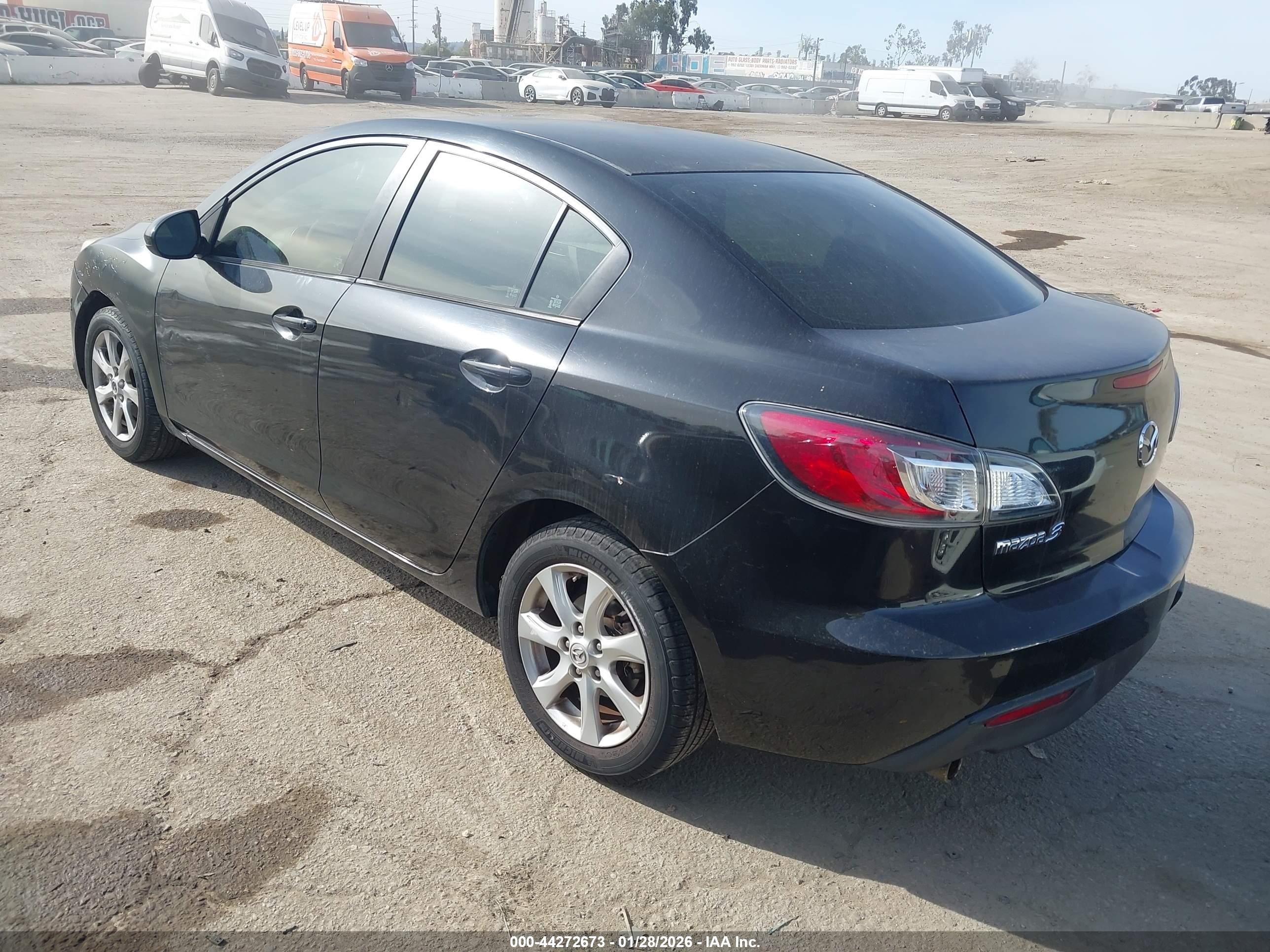MAZDA MAZDA3 image 3
