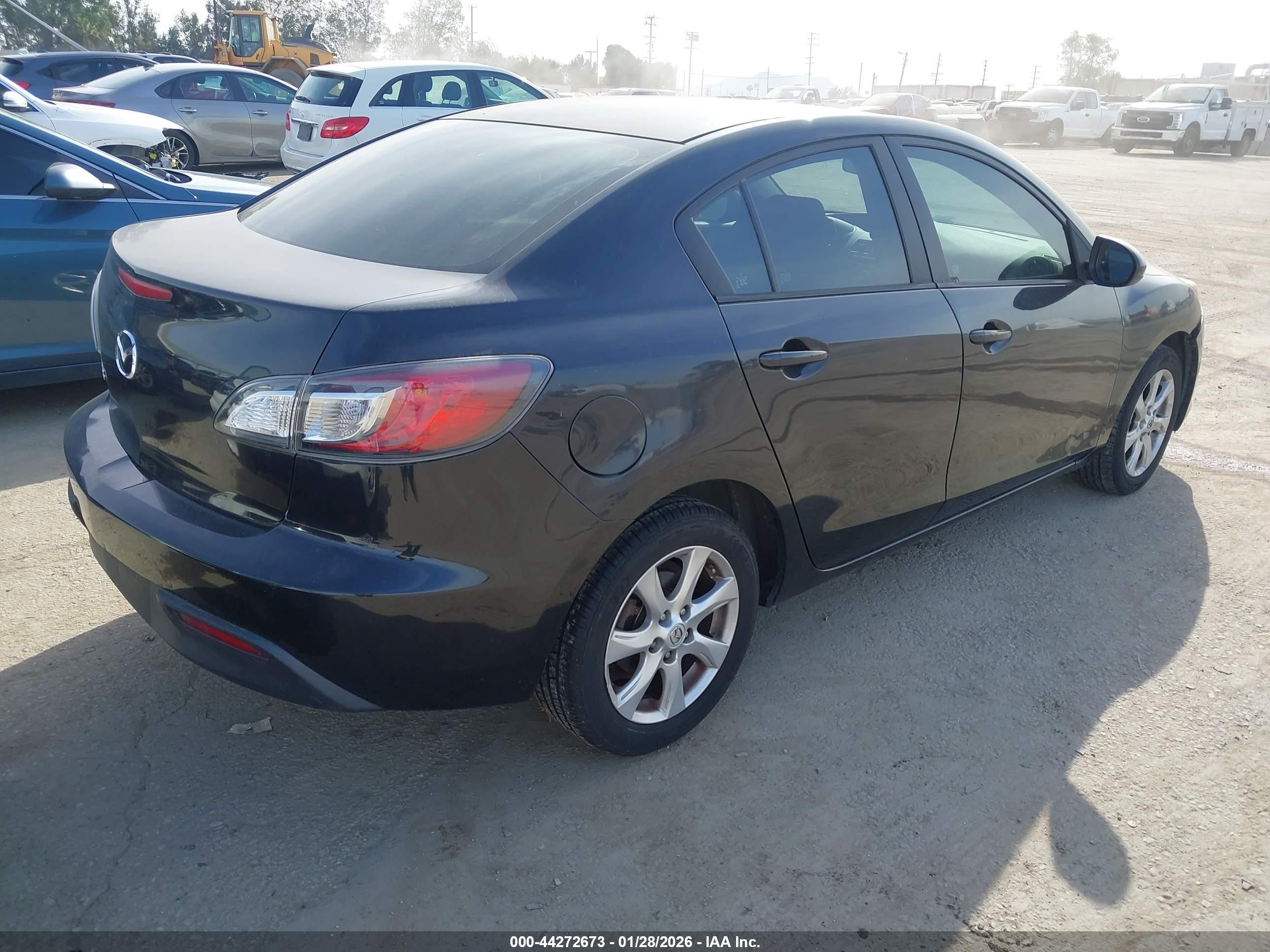 MAZDA MAZDA3 image 4