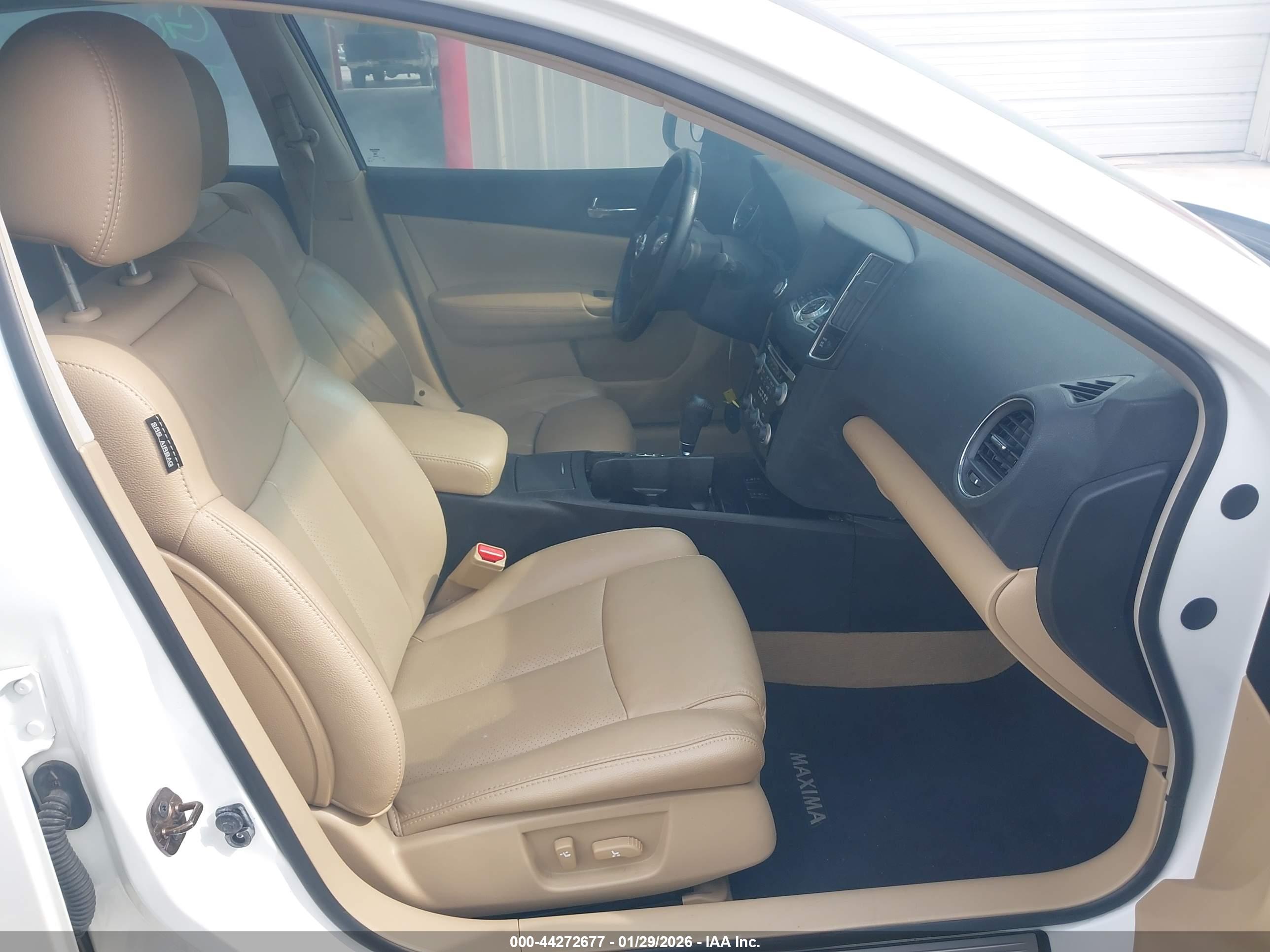 NISSAN MAXIMA image 5