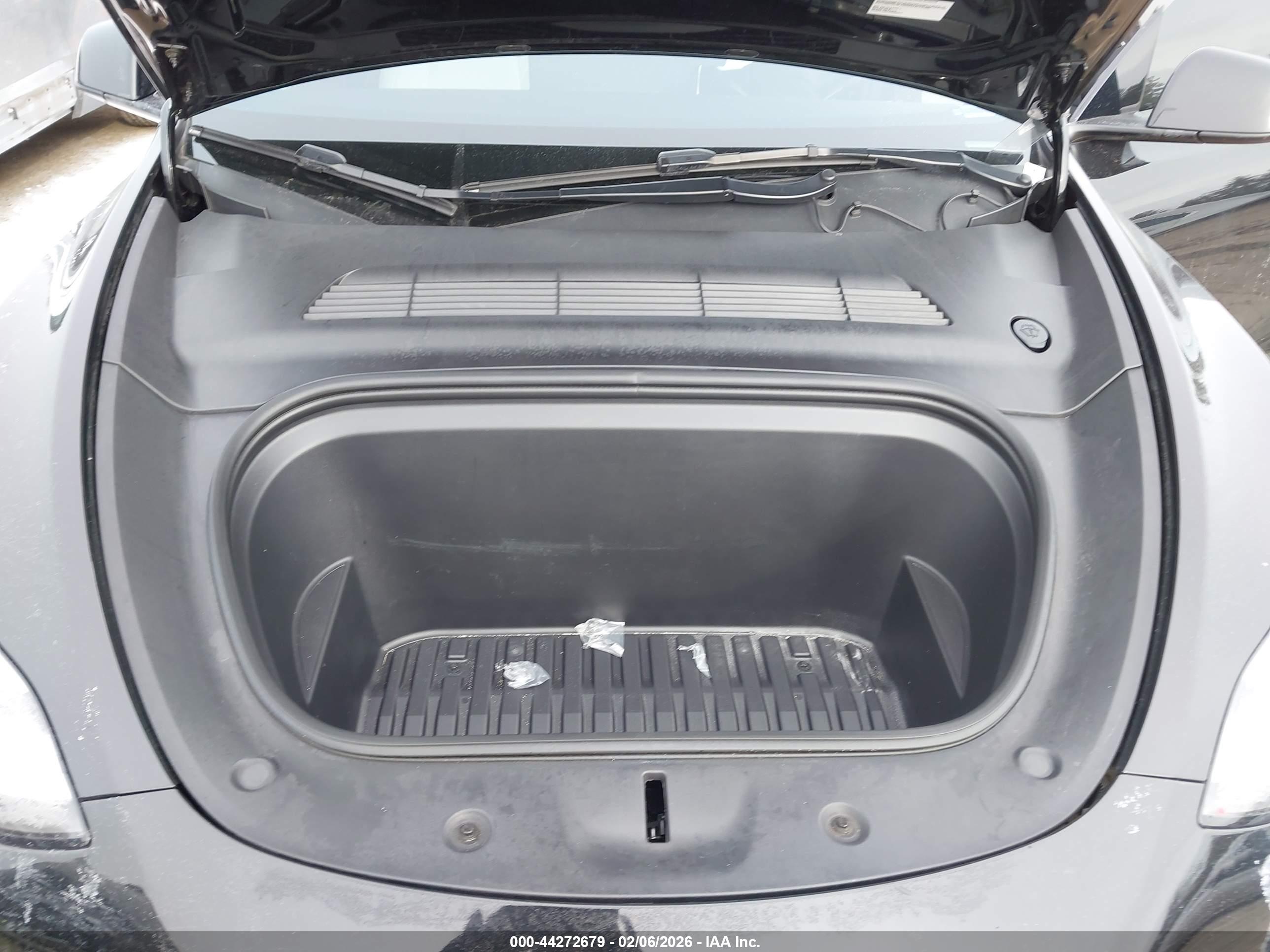 TESLA MODEL image 10