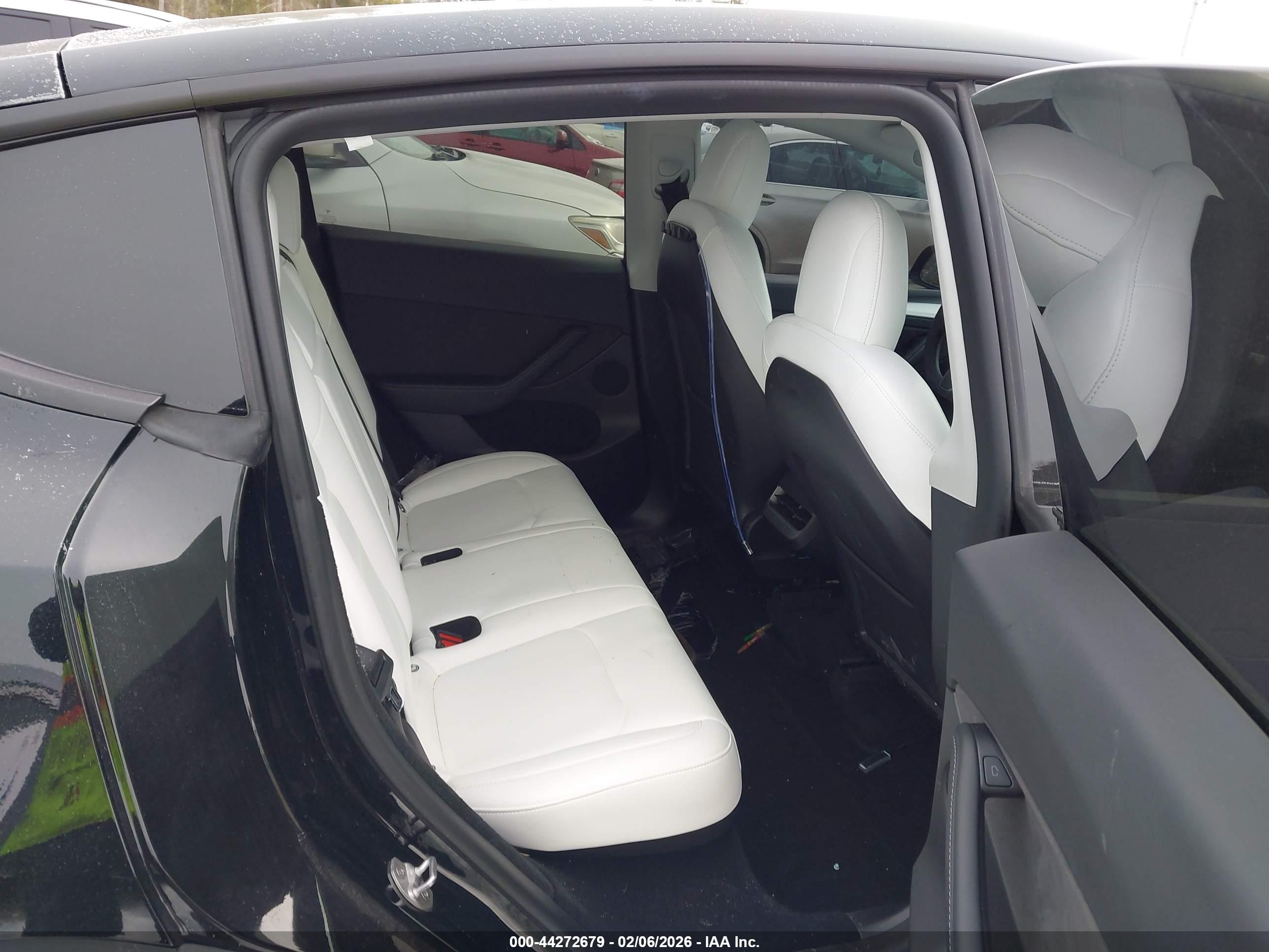 TESLA MODEL image 8