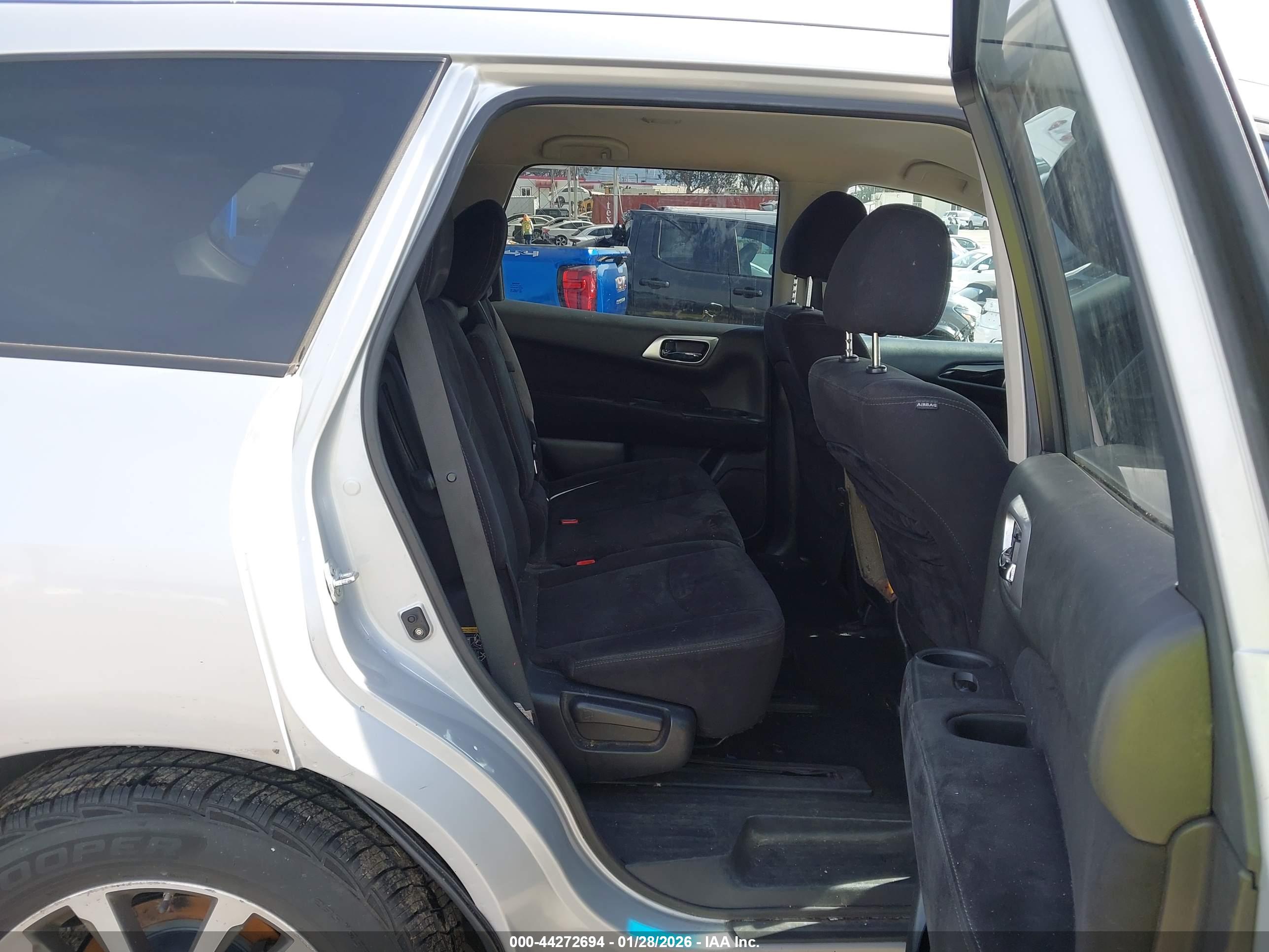 NISSAN PATHFINDER image 8
