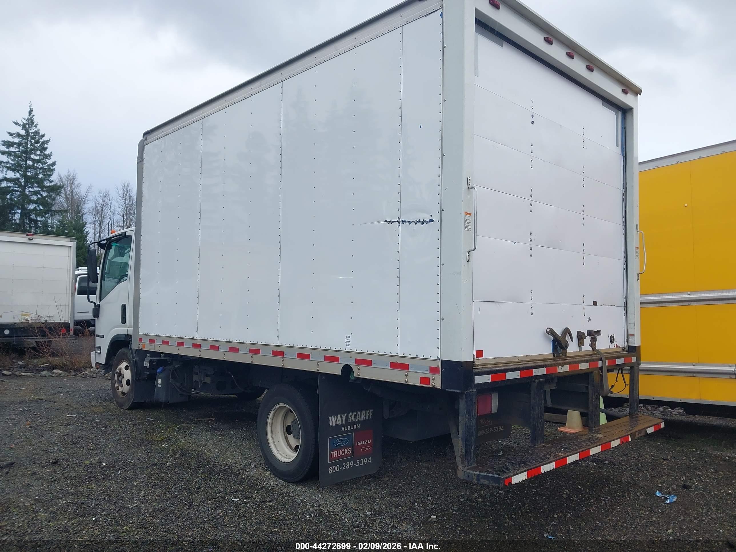 ISUZU NPR image 3