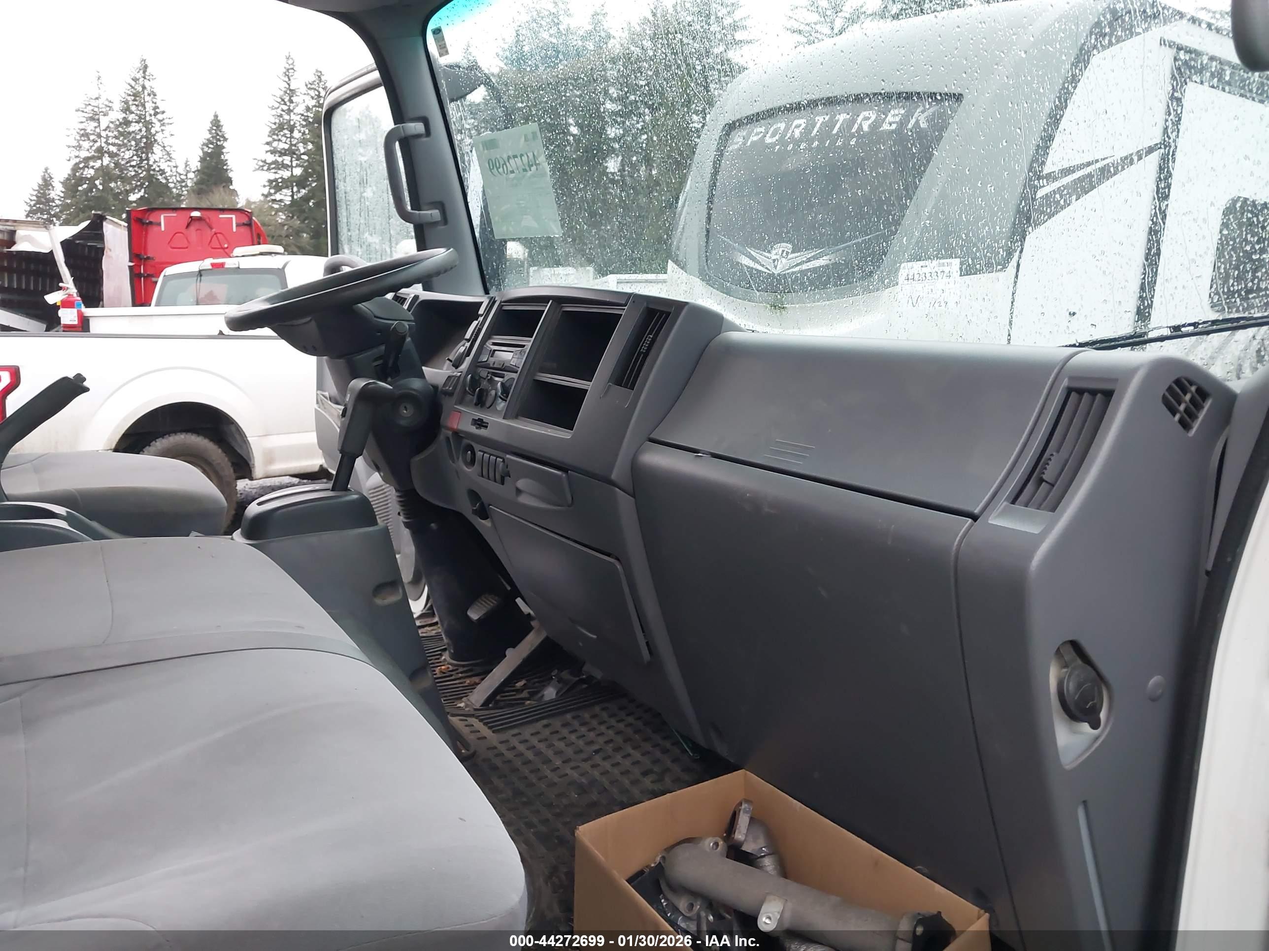 ISUZU NPR image 8