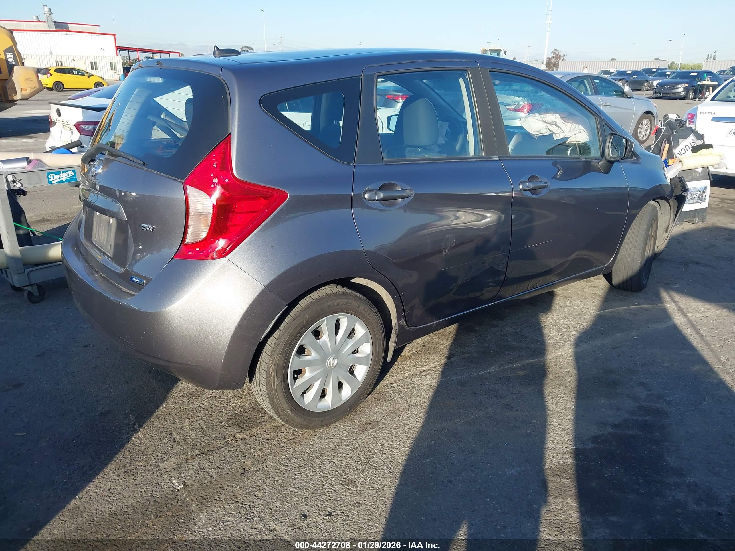 NISSAN VERSA image 4