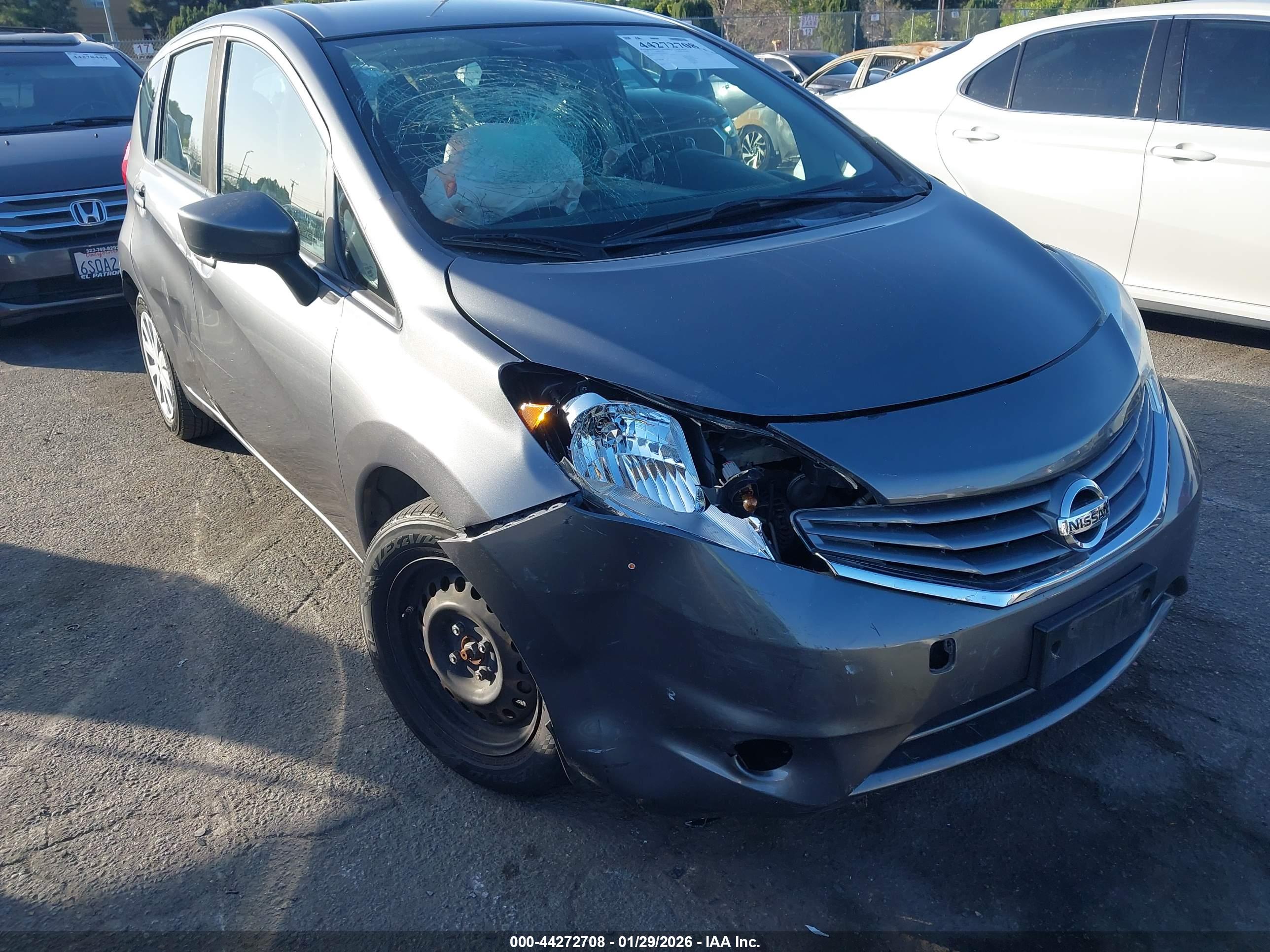 NISSAN VERSA image 6