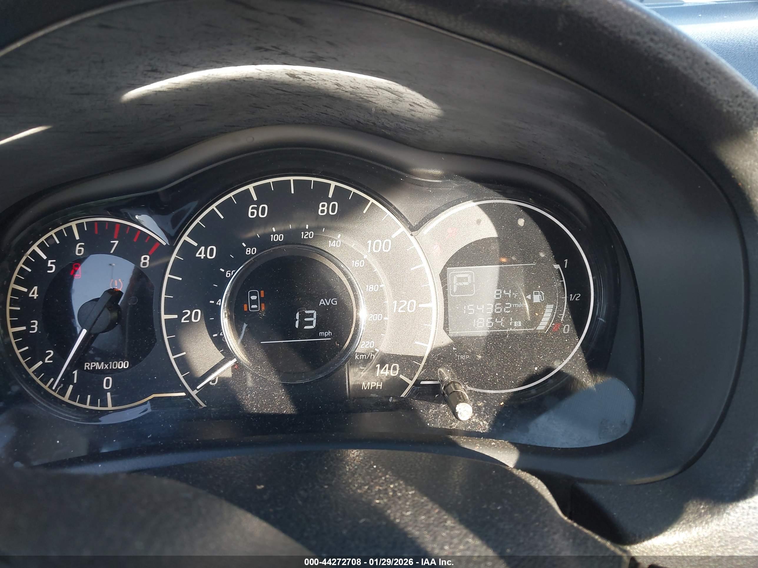 NISSAN VERSA image 7