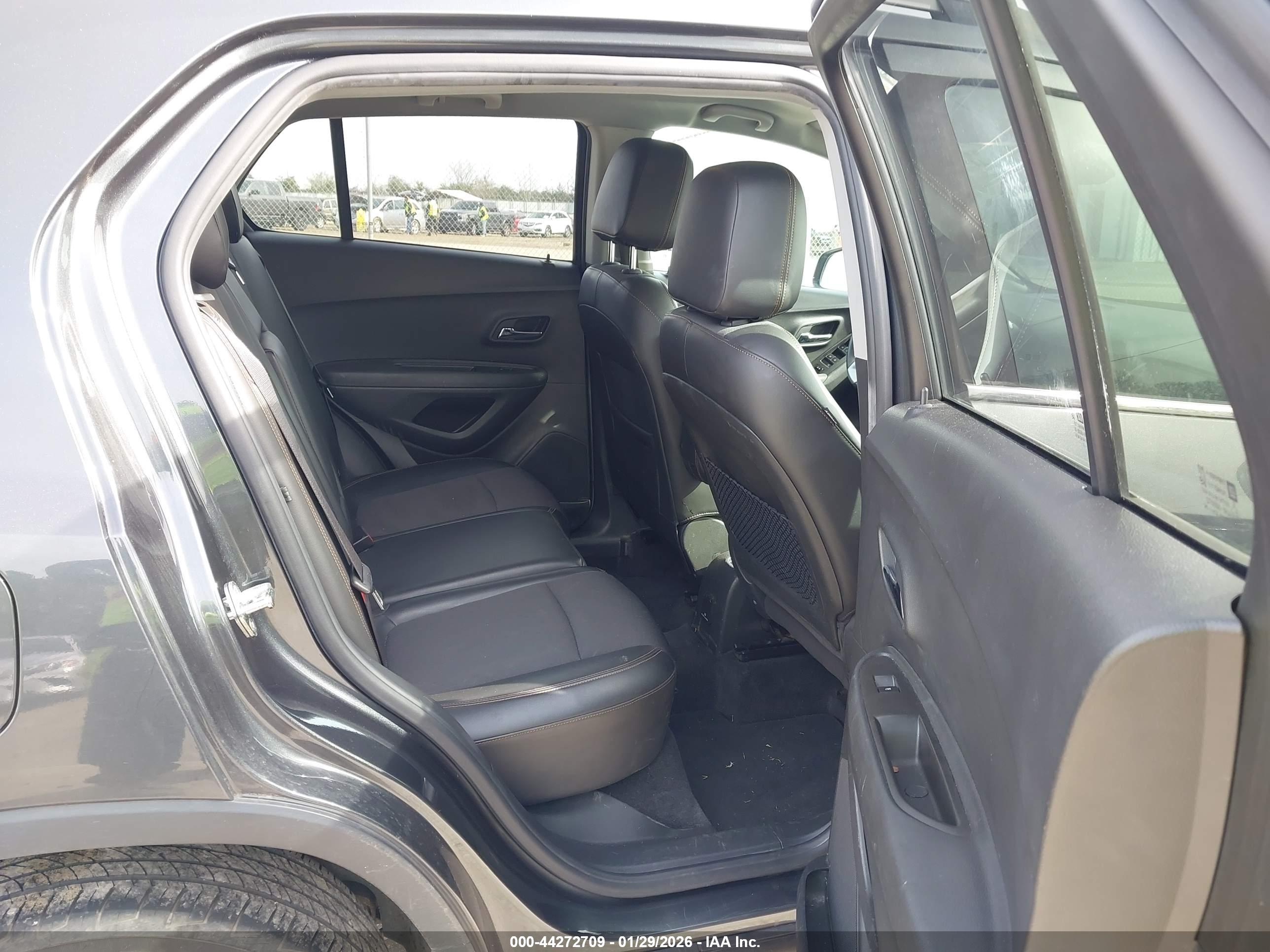 CHEVROLET TRAX image 8