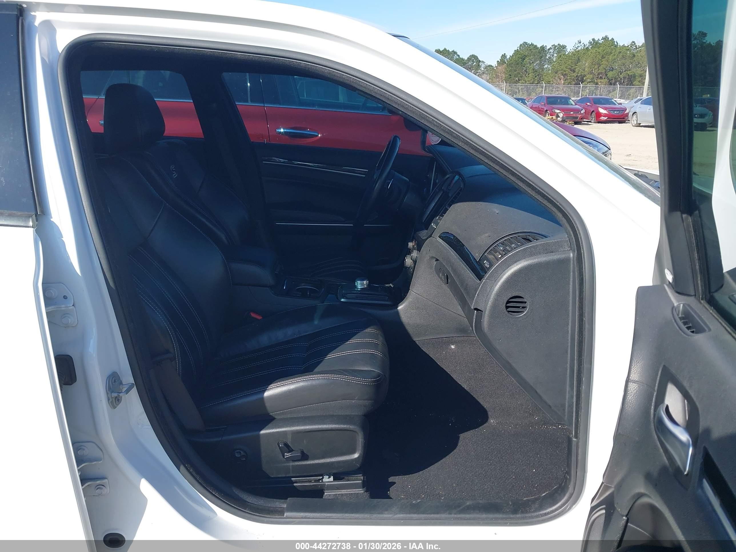 CHRYSLER 300 image 5