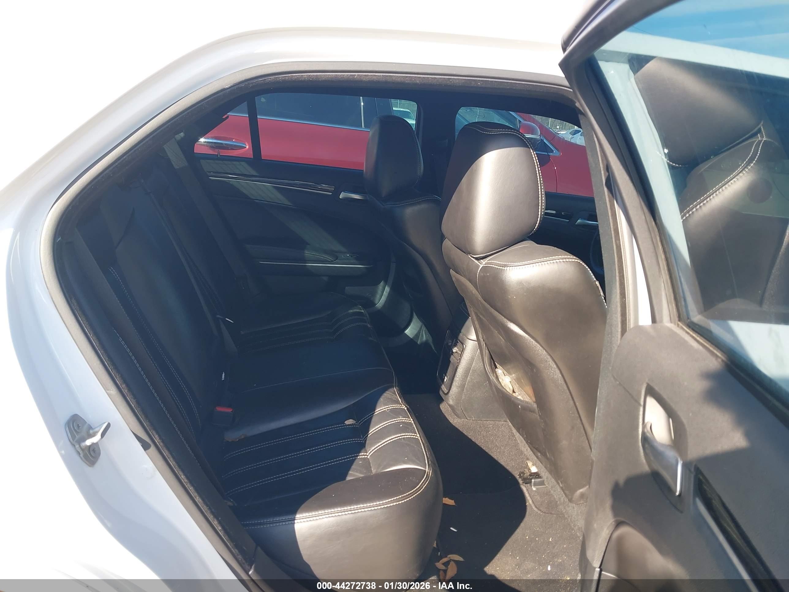 CHRYSLER 300 image 8
