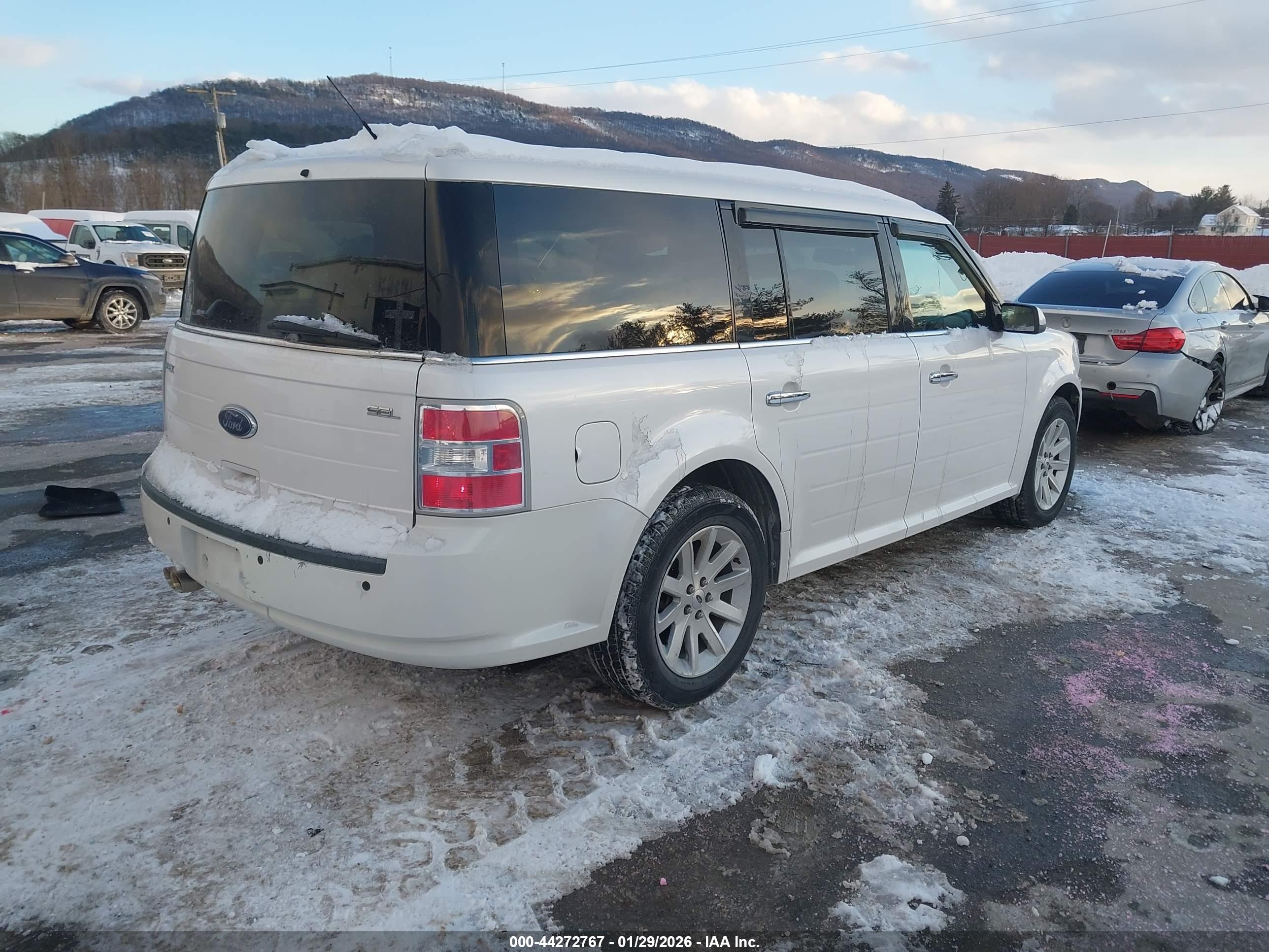 FORD FLEX image 4
