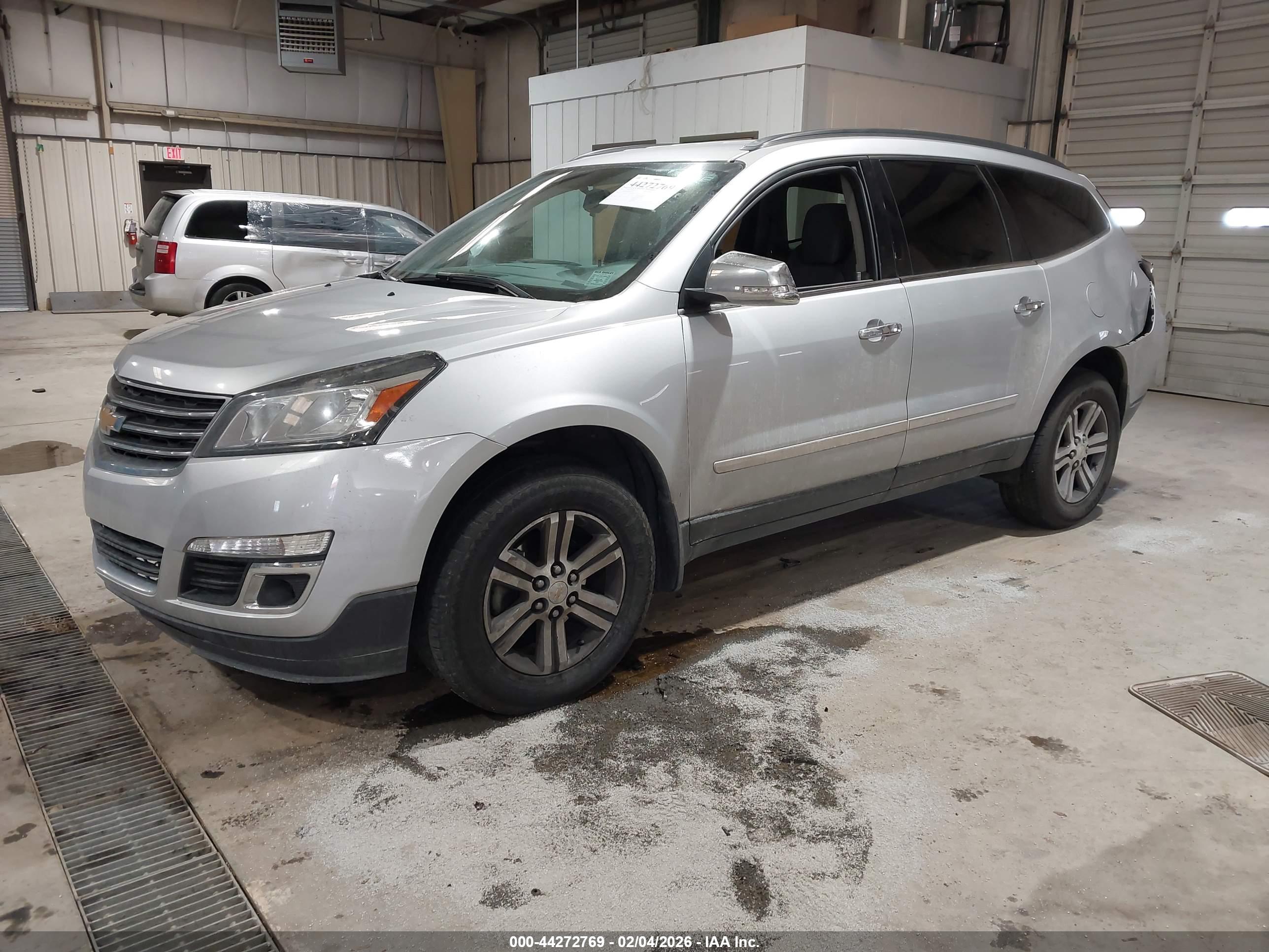 CHEVROLET TRAVERSE image 2