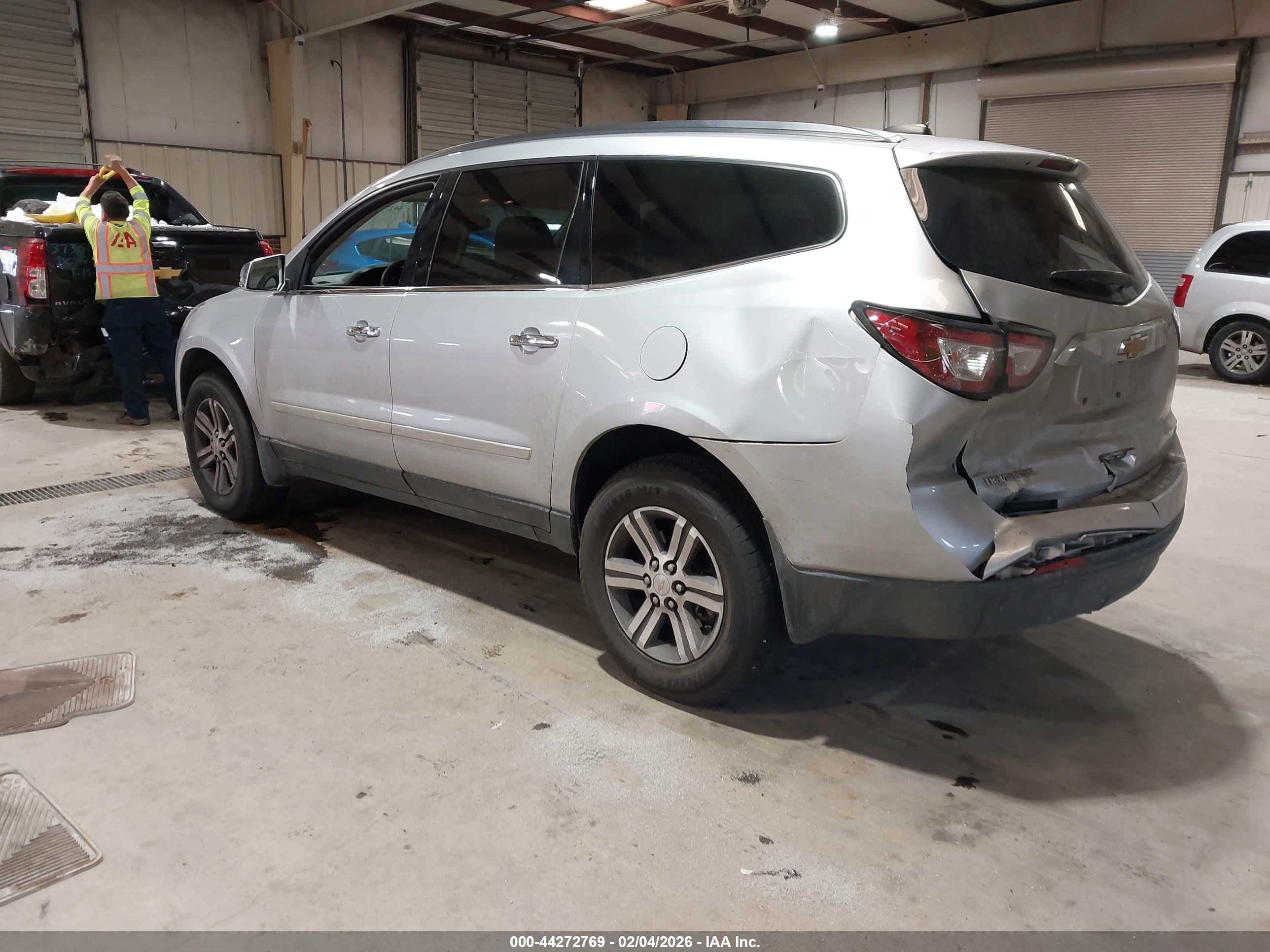 CHEVROLET TRAVERSE image 3