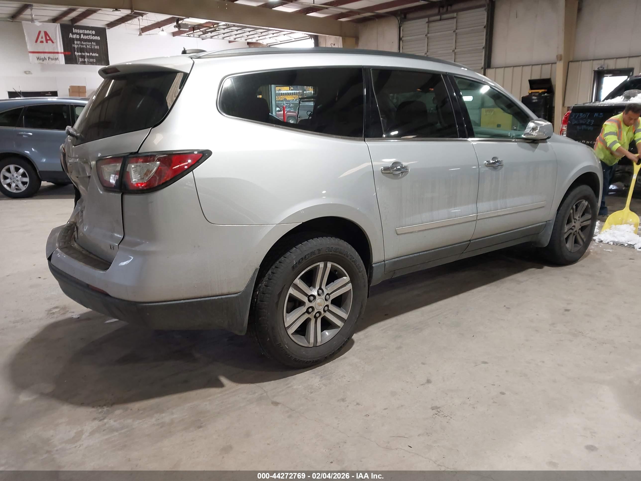 CHEVROLET TRAVERSE image 4