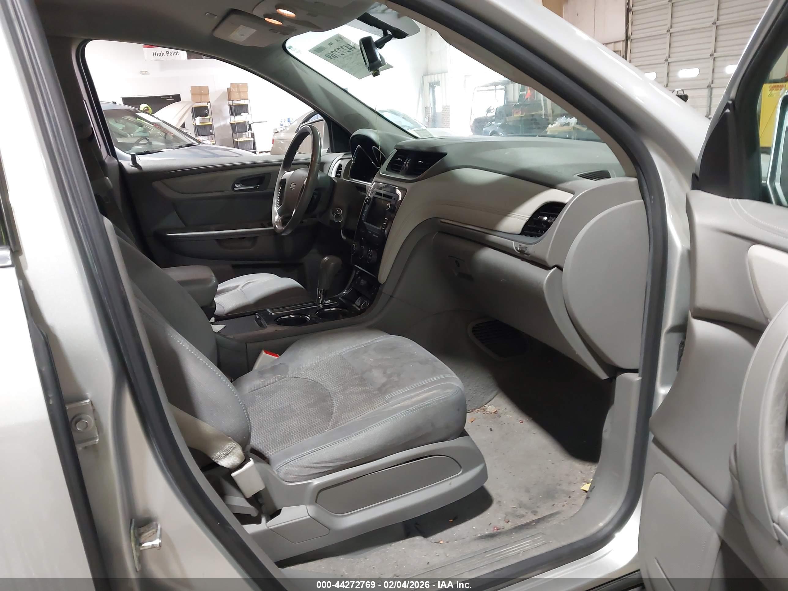 CHEVROLET TRAVERSE image 5