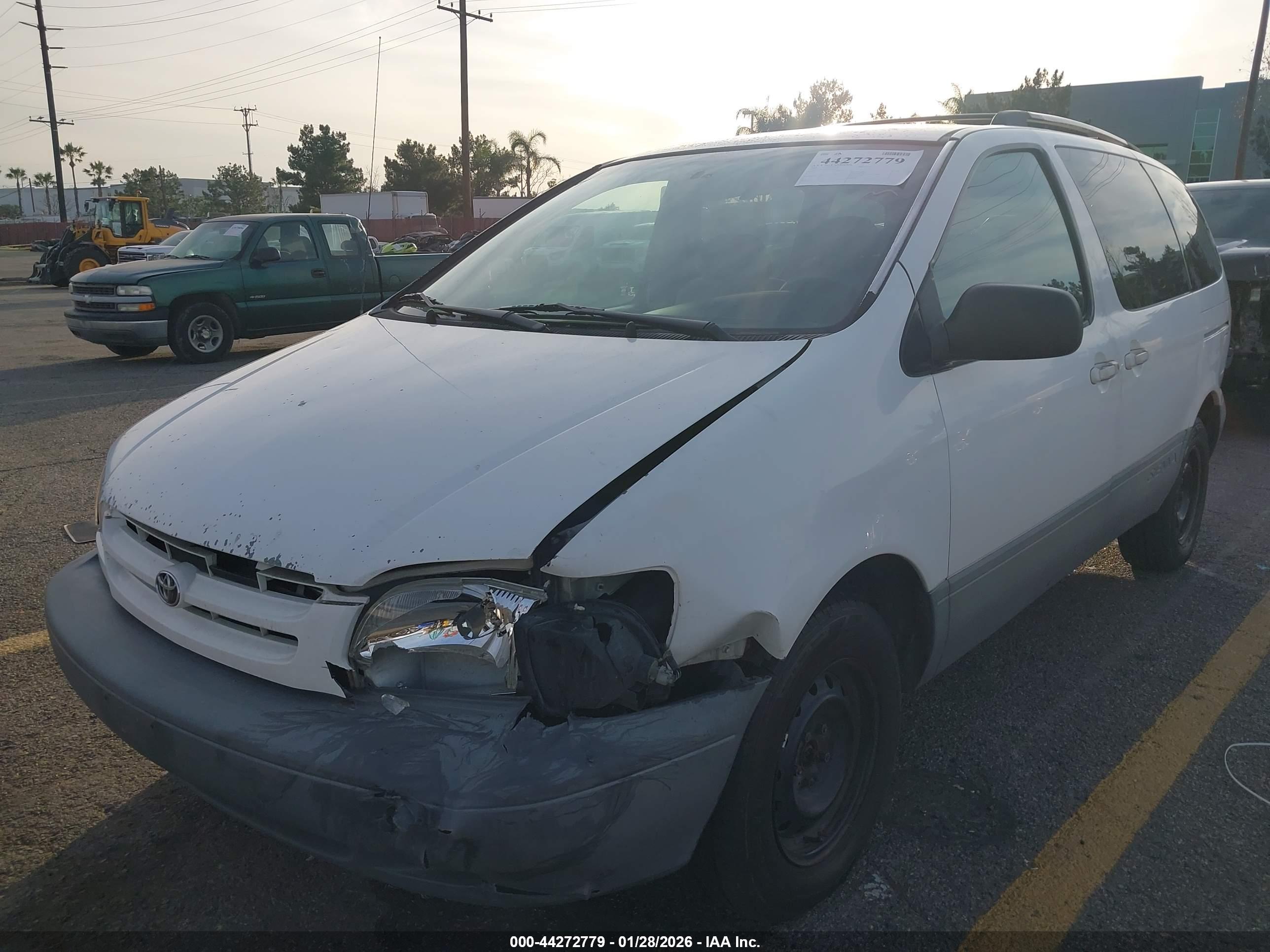 TOYOTA SIENNA image 6