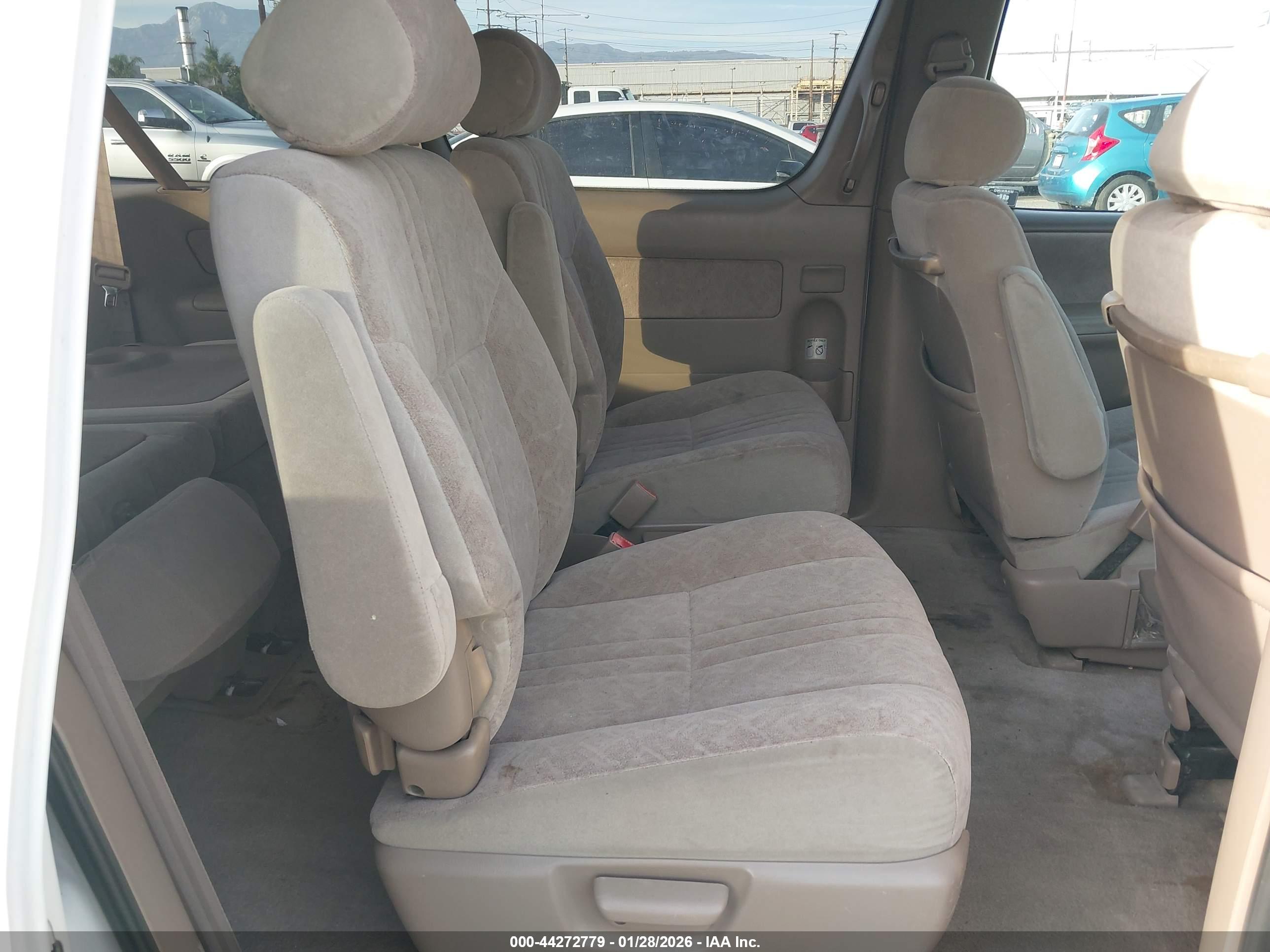 TOYOTA SIENNA image 8