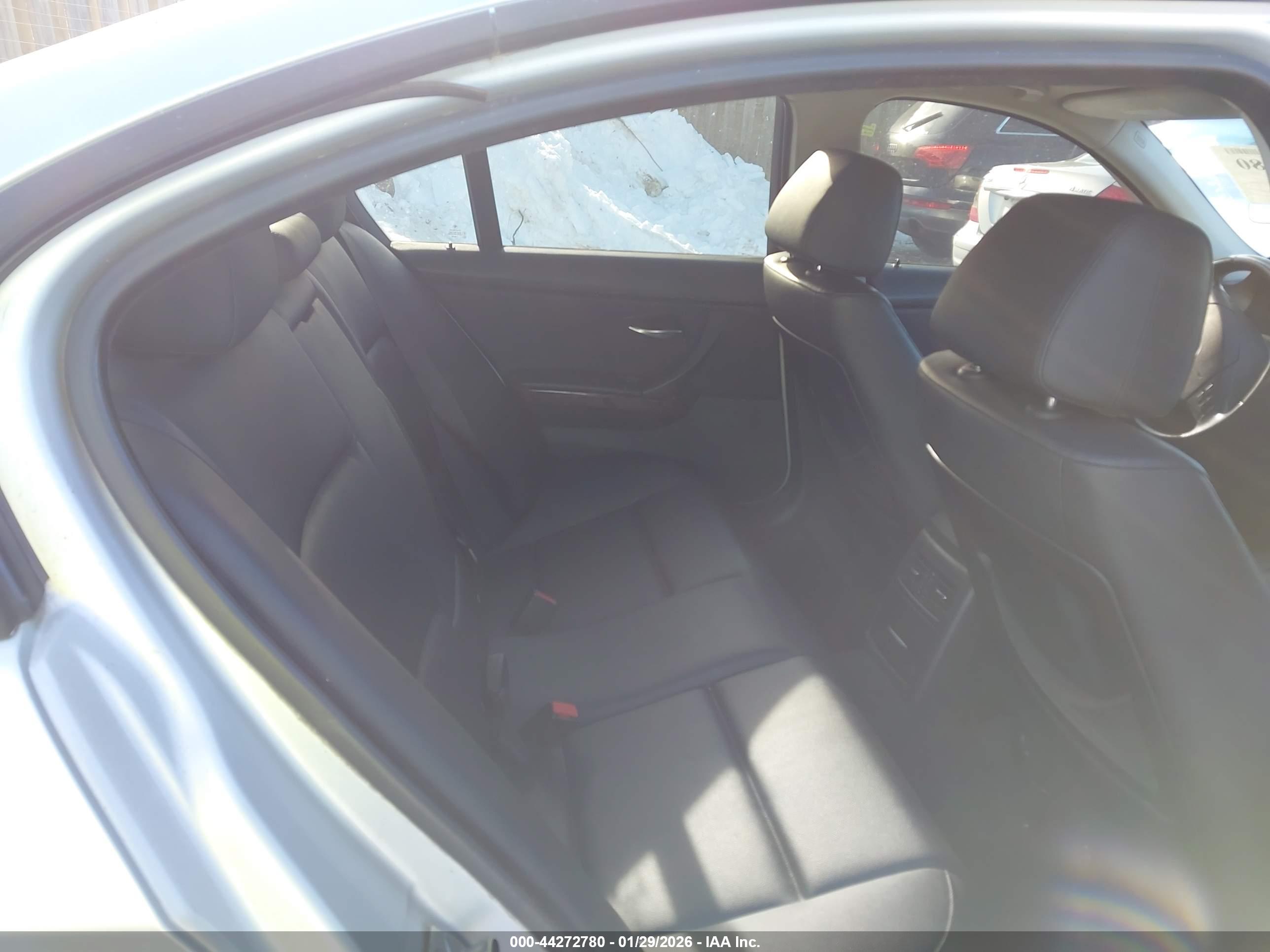 BMW 325I image 8