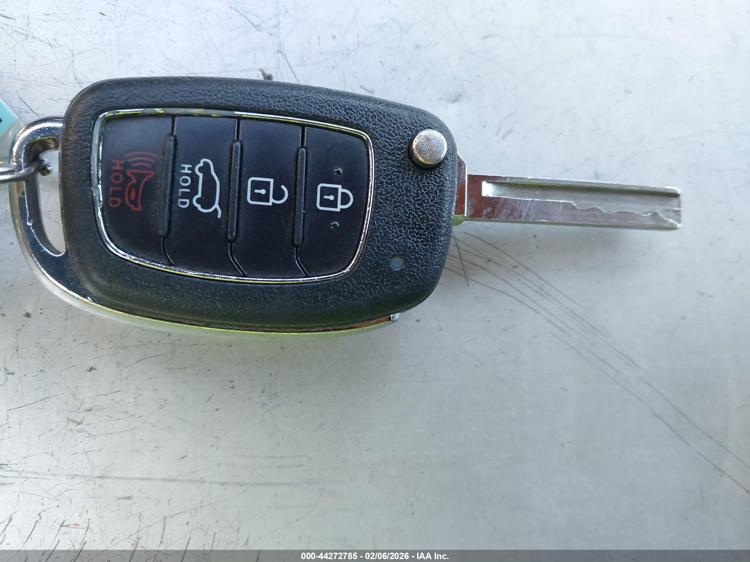 HYUNDAI SANTA image 11