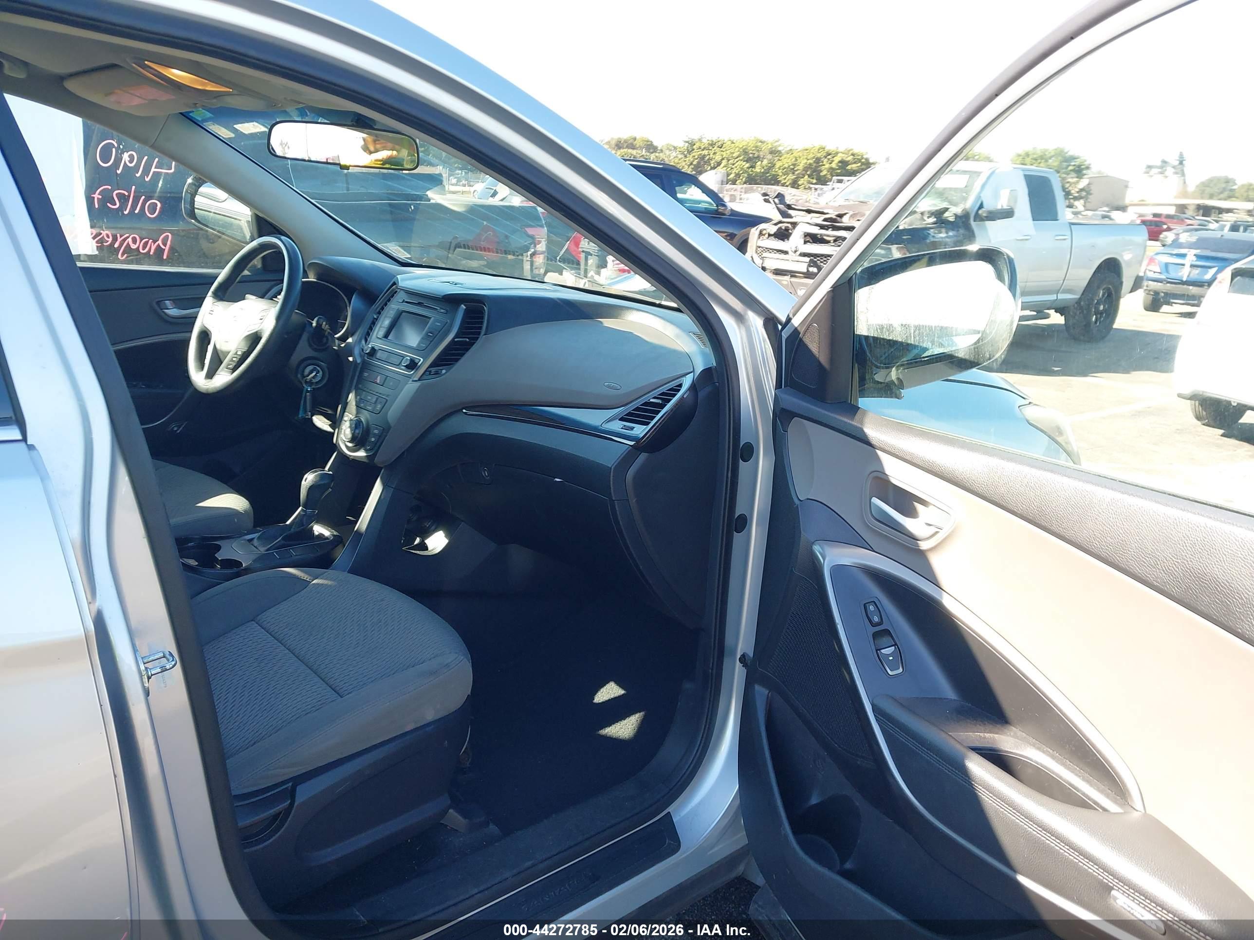 HYUNDAI SANTA image 5