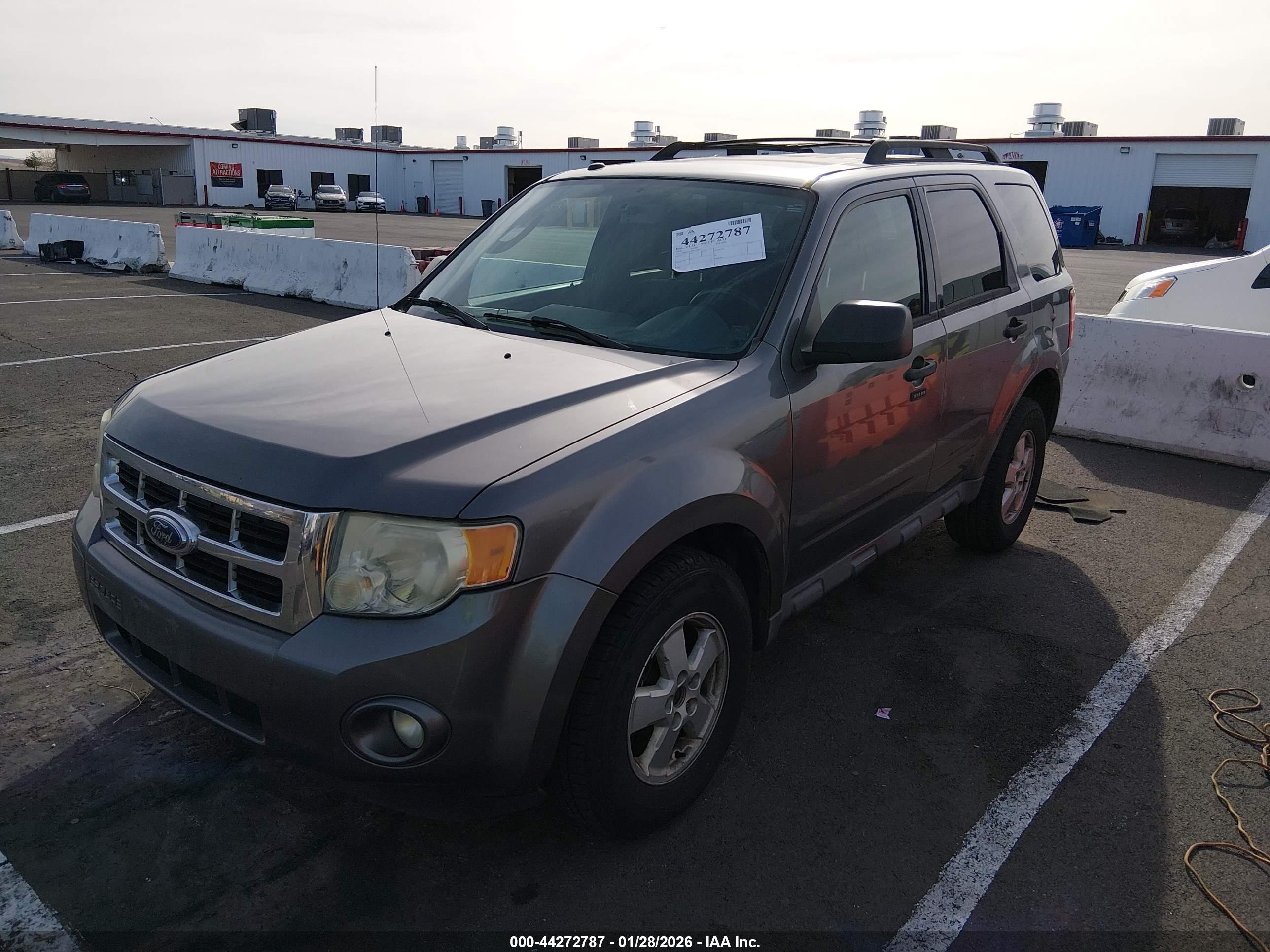 FORD ESCAPE image 2
