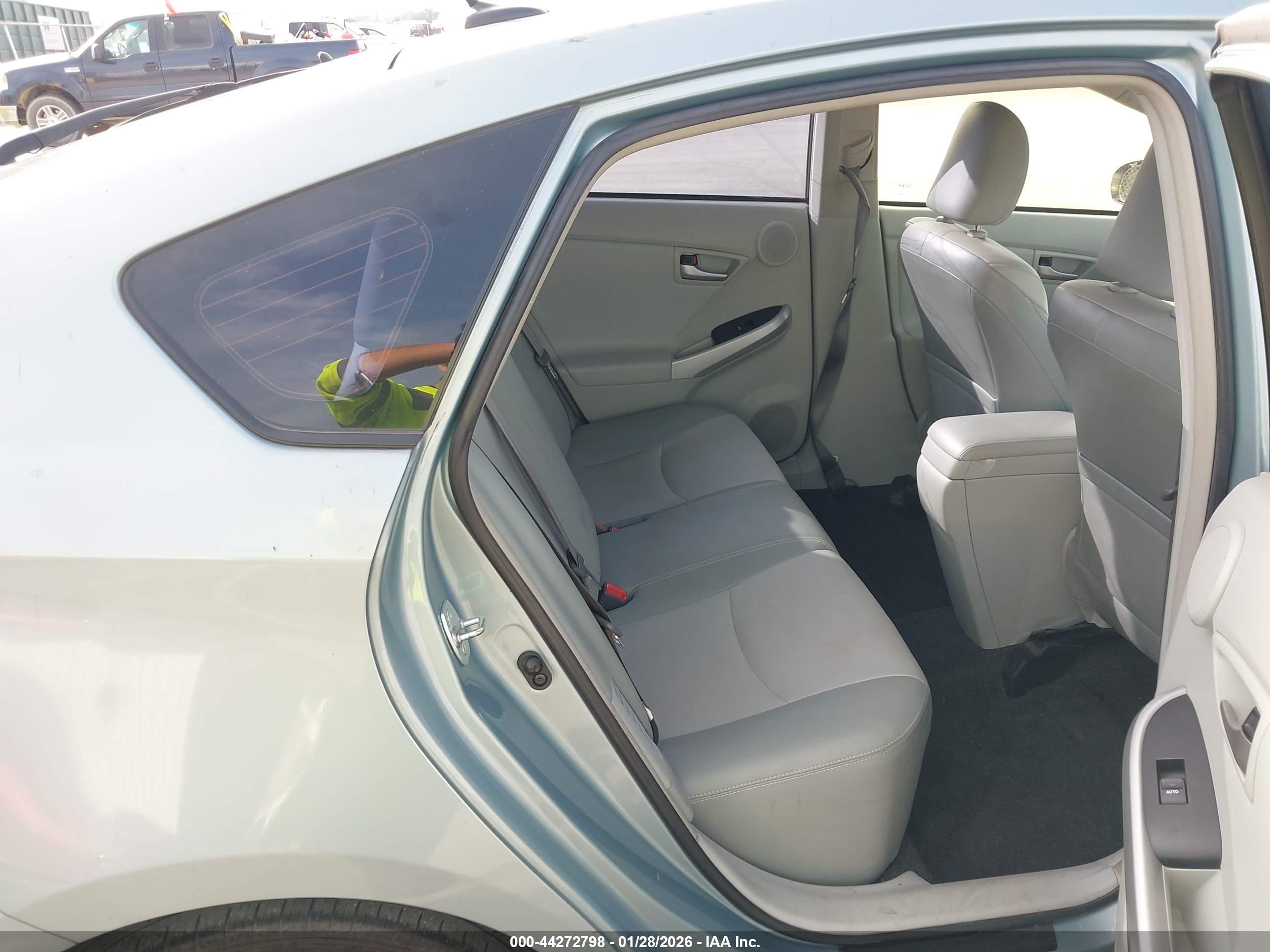TOYOTA PRIUS image 8