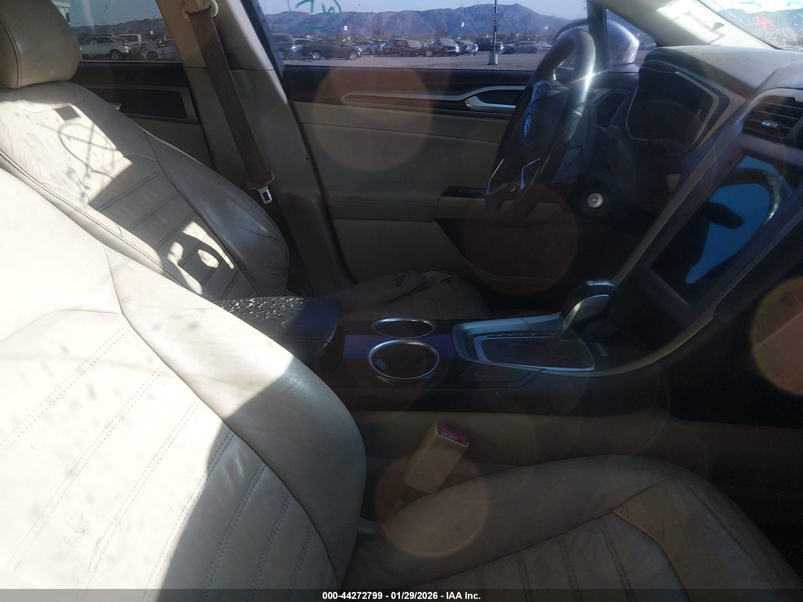 FORD FUSION image 5