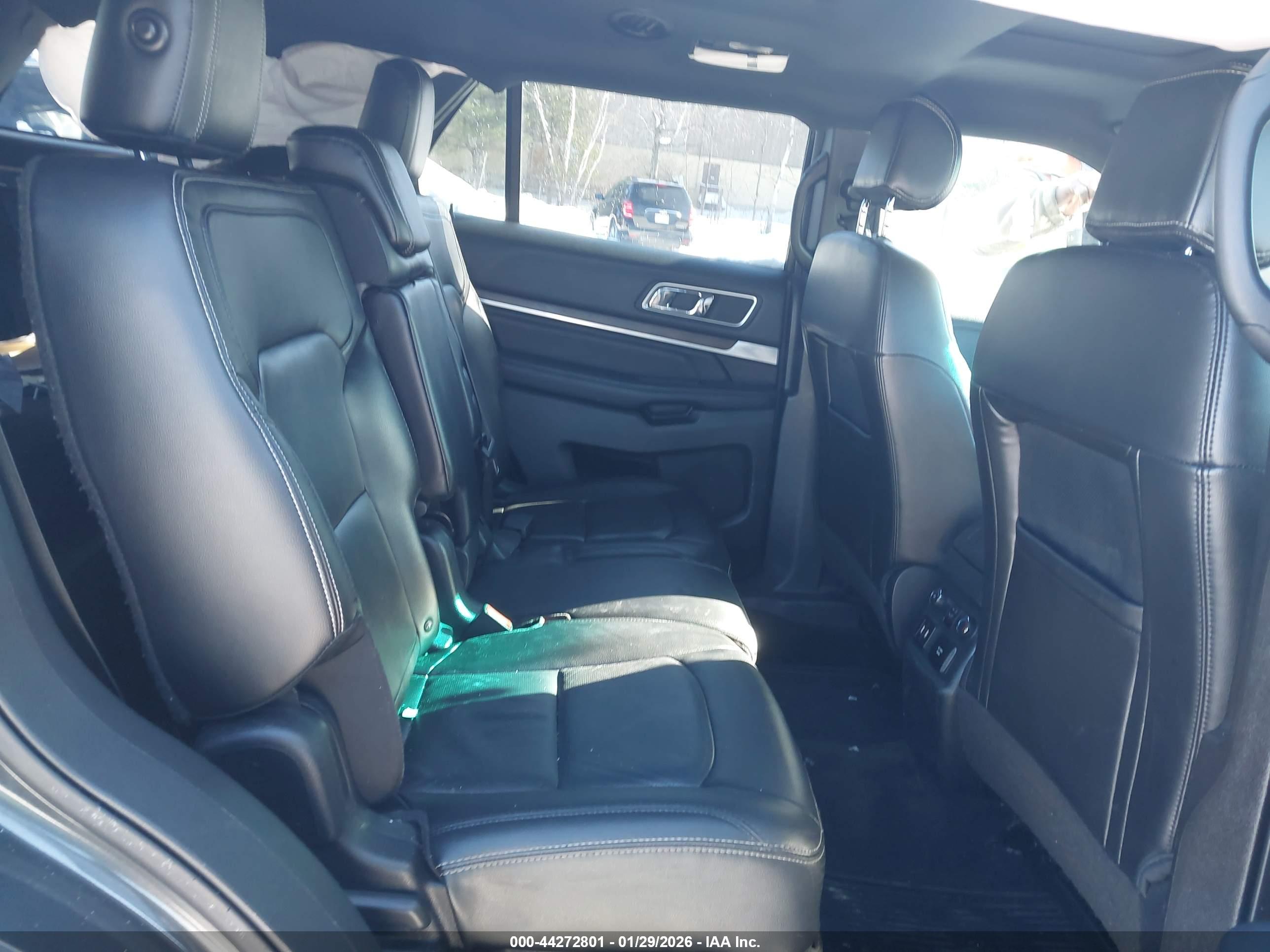 FORD EXPLORER image 8